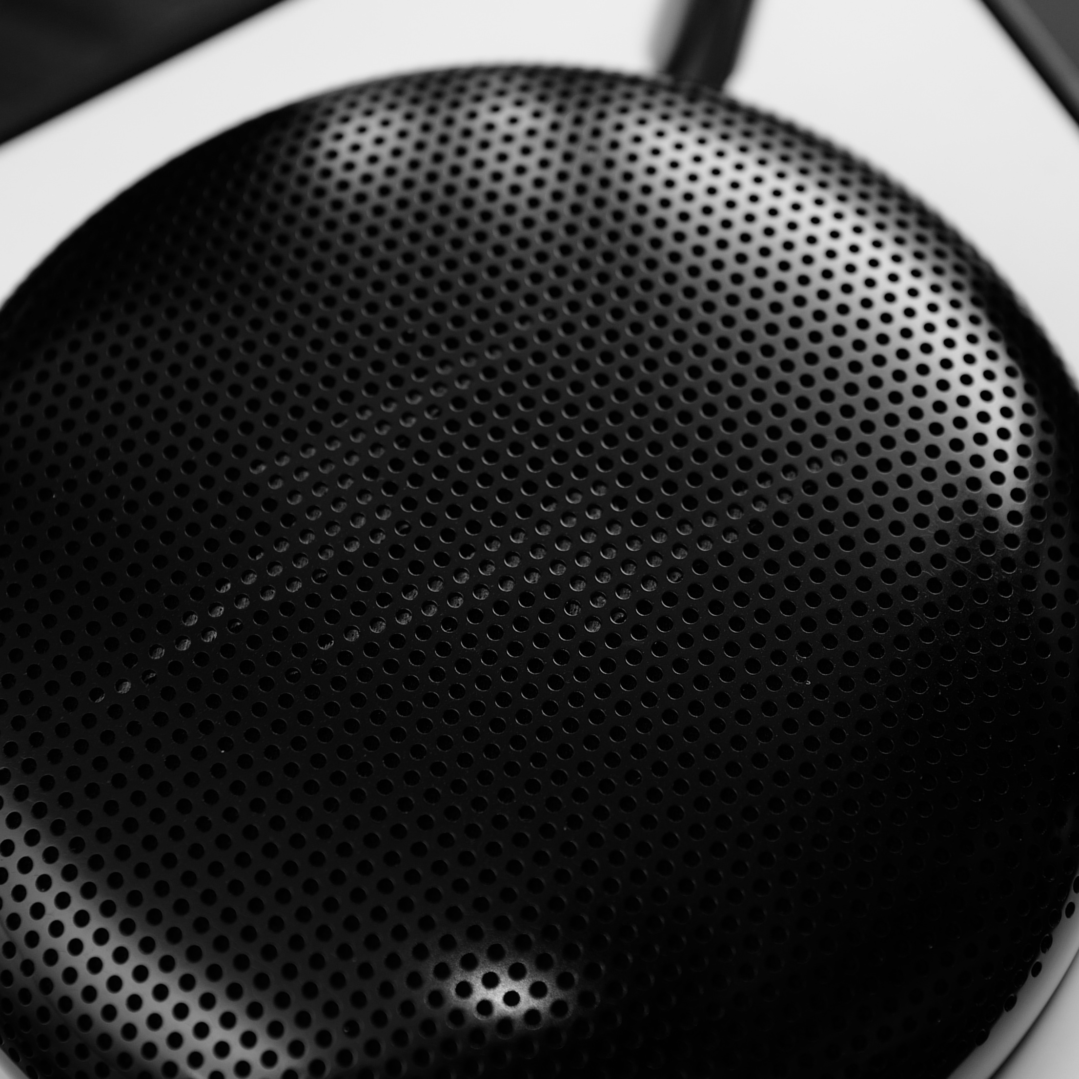 Bang & Olufsen x Fragment Beosound A1 3nd Fragment Edition (Korean Ver.) 착용 스타일 - 2