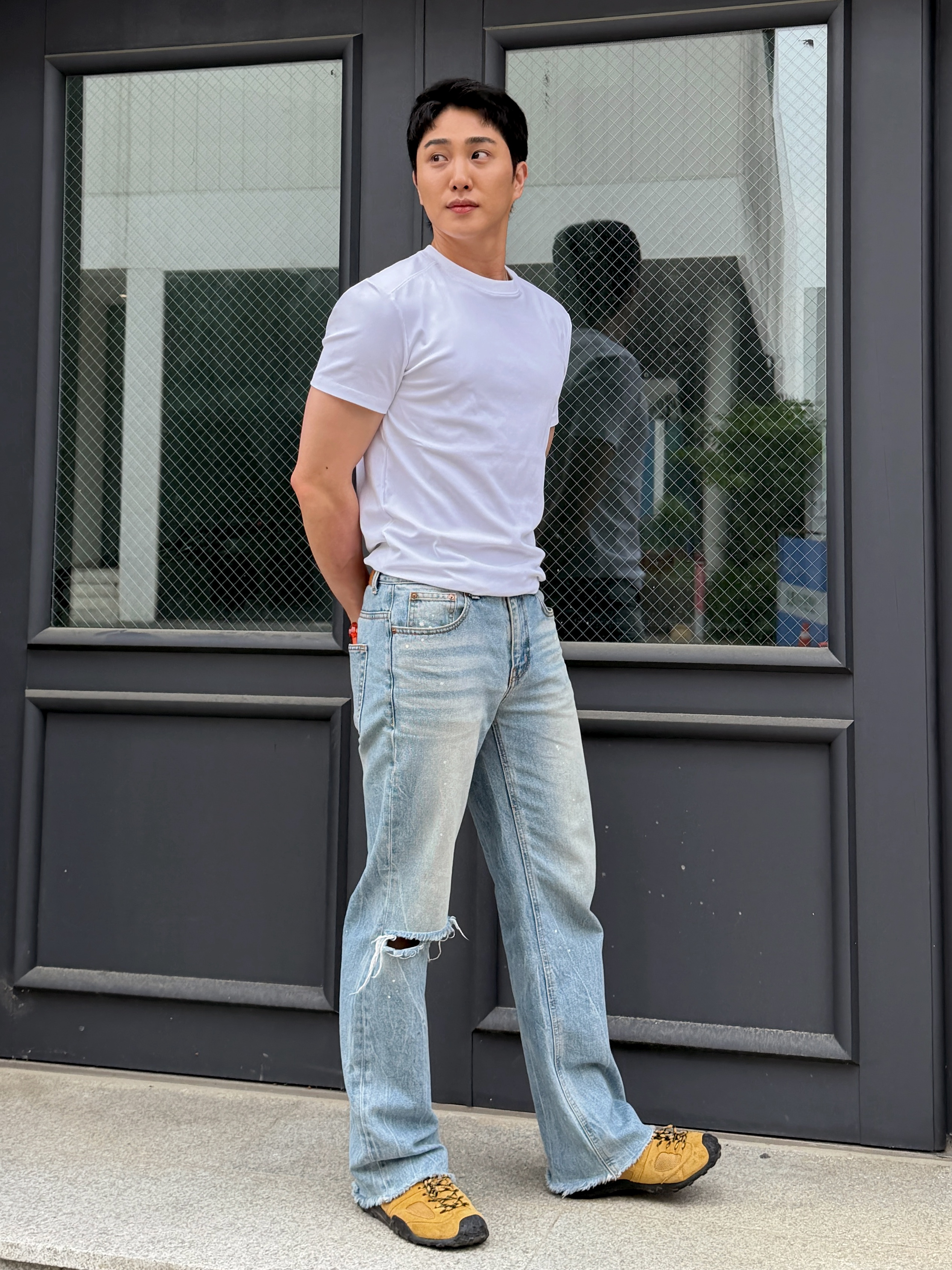 PHOS333 M Panel Silket T-Shirt White 착용 스타일 - 2
