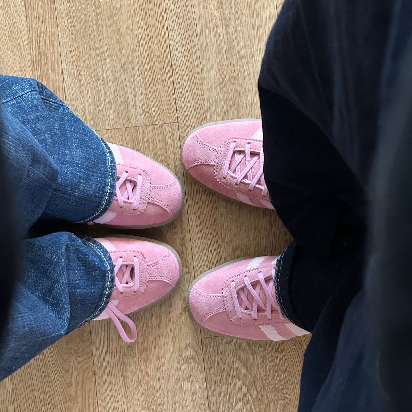 Adidas Bermuda Glow Pink 착용 스타일