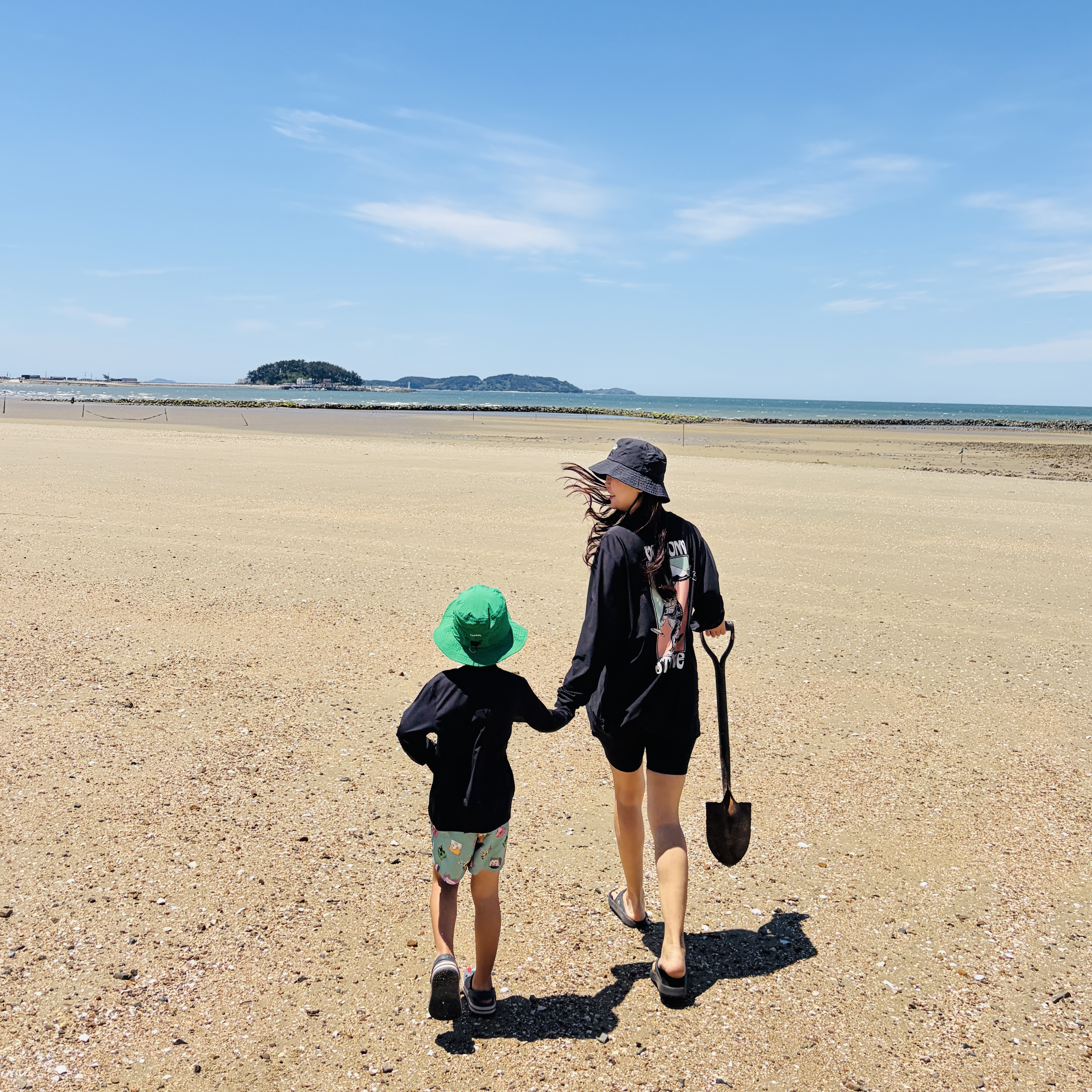 Emis Sun Shade Bucket Hat Black, Oofos OOriginal Black 착용 스타일 - 5
