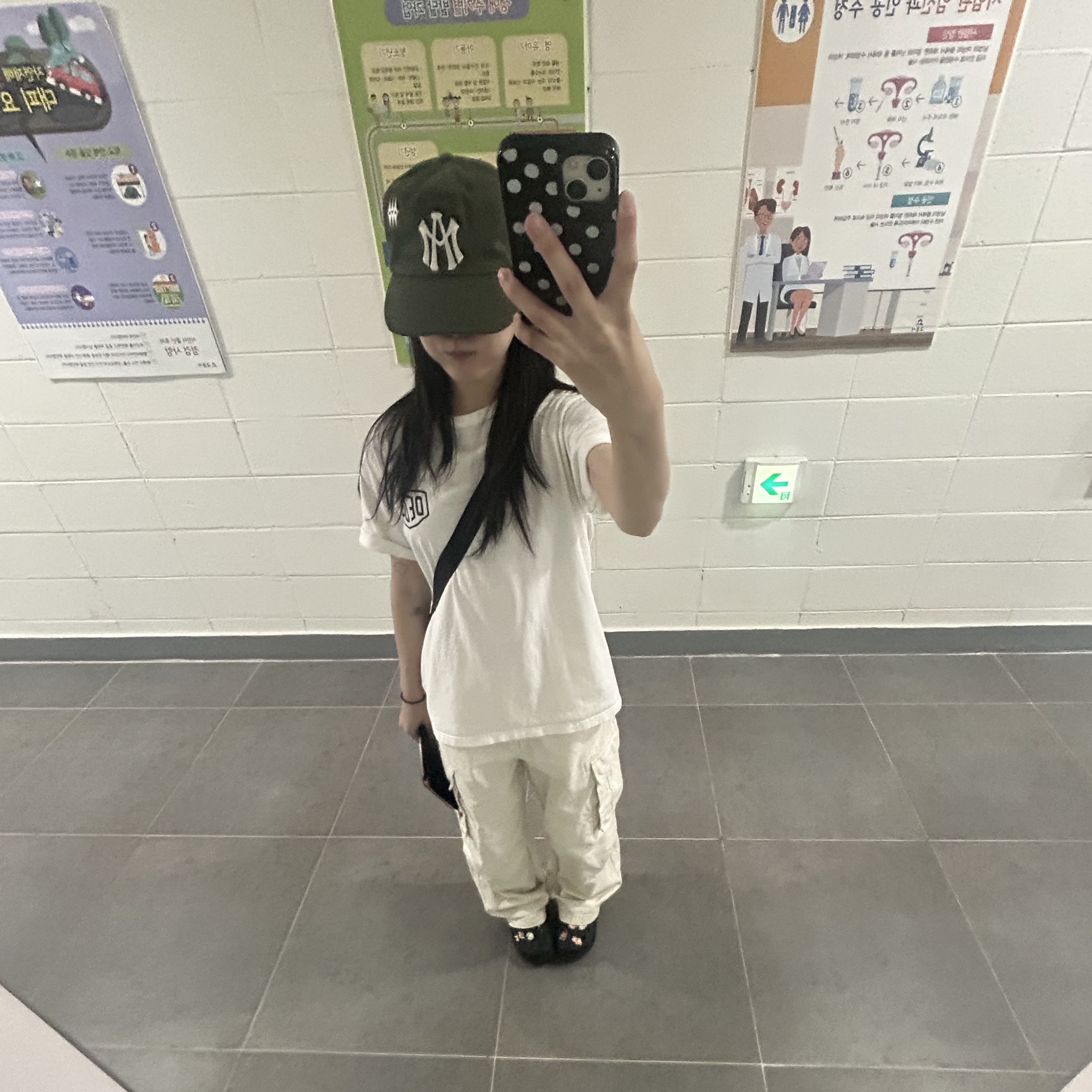 Aftermath Atm Logo Ball Cap Khaki, Deus Ex Machina Seoul College Address T-Shirt White 착용 스타일 - 1