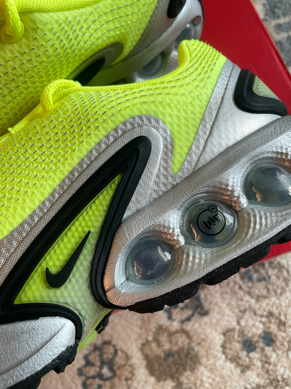 Nike Air Max Dn Black Volt Glow 착용 스타일 - 2