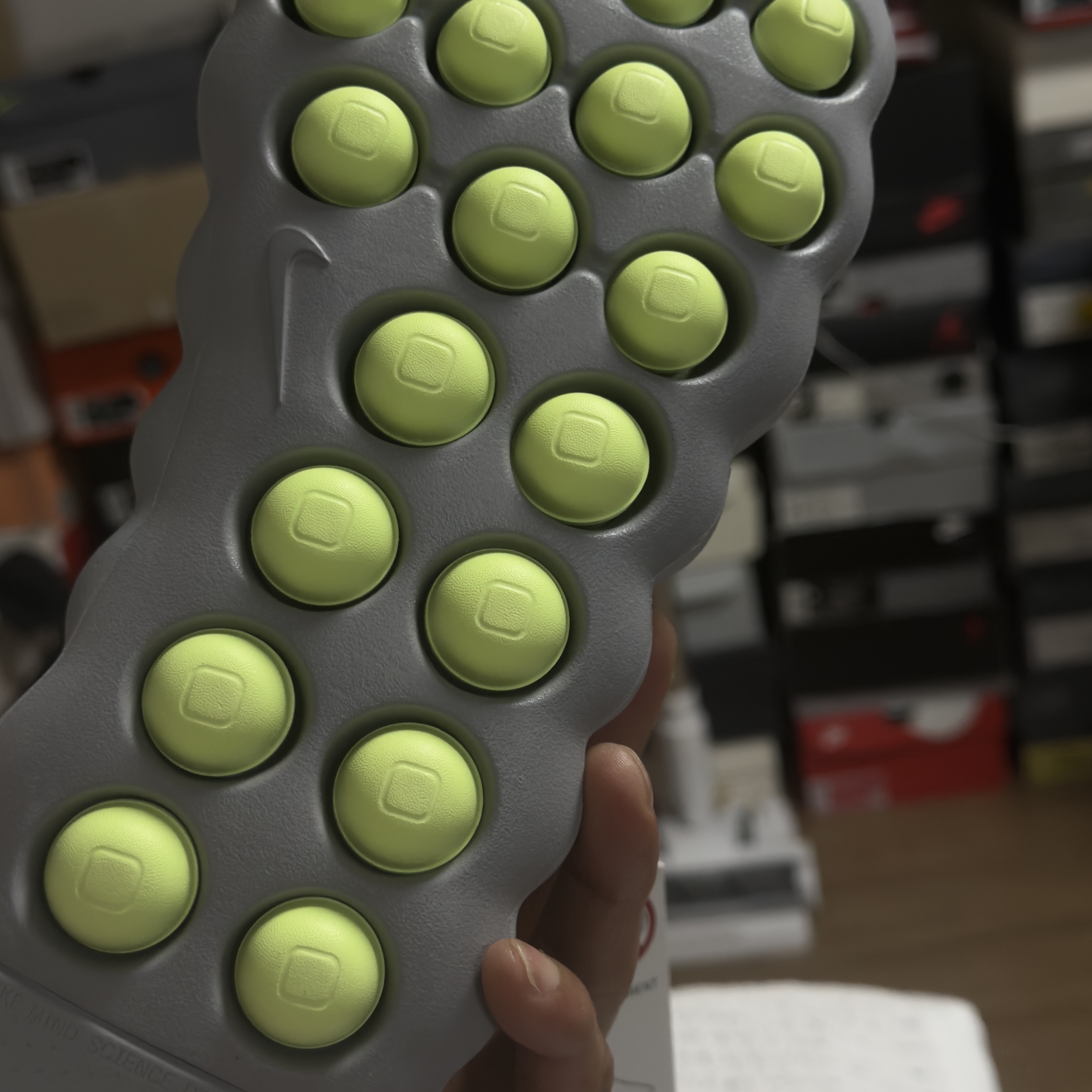 Nike Mind 002 Wolf Grey and Pure Platinum 착용 스타일 - 6