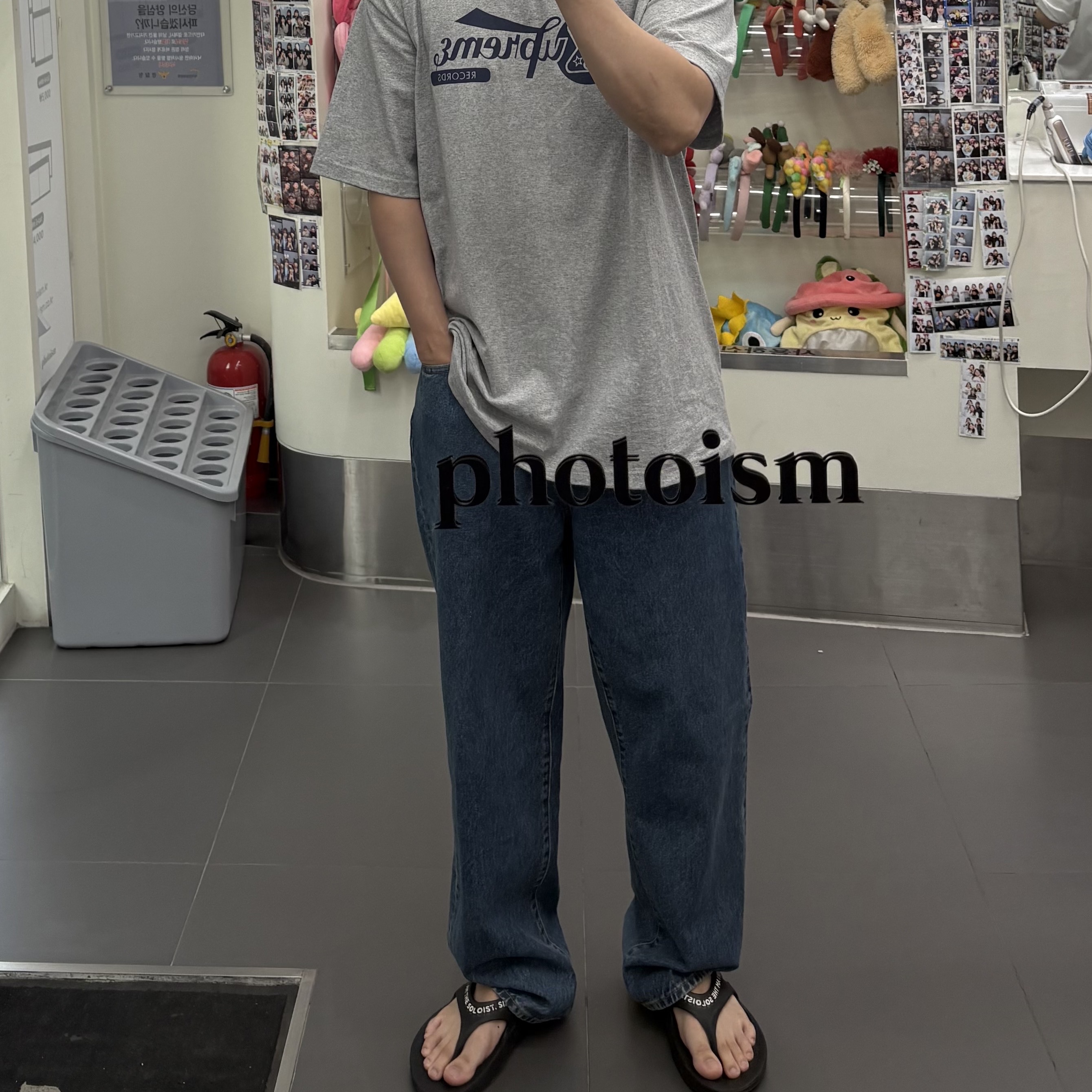 Supreme Baggy Jean Washed Indigo - 24FW, Oofos x Takahiromiyashita The Soloist Signature Flip-Flop Black White 착용 스타일