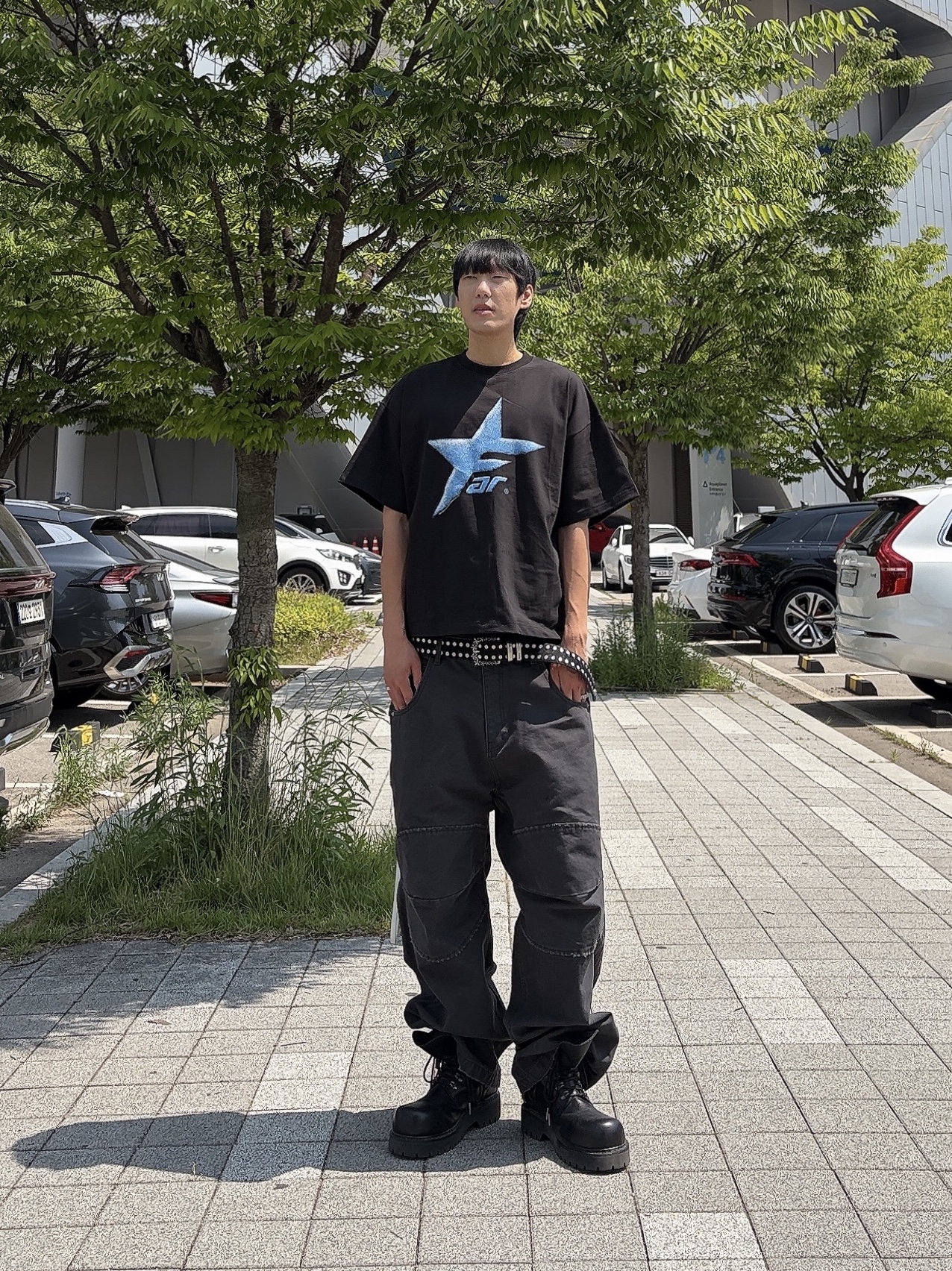 Farfromwhat Far Star Logo T-Shirts Black 착용 스타일 - 1