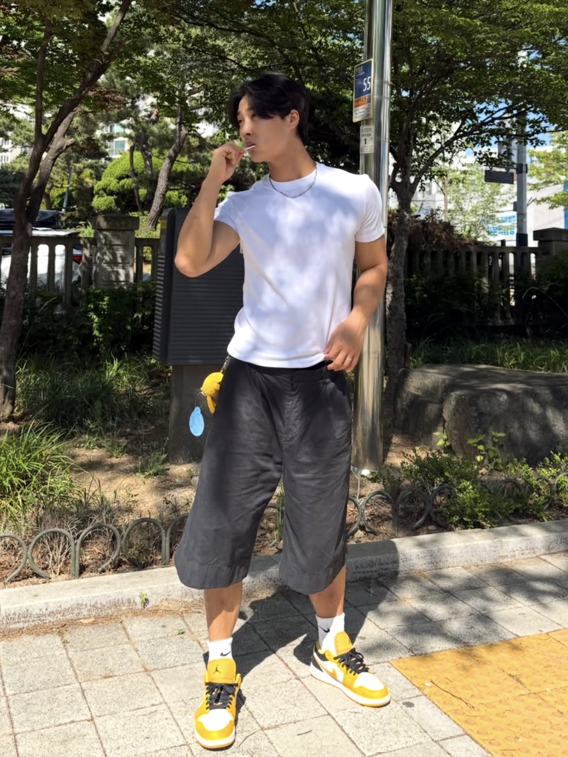 PHOS333 M Panel Silket T-Shirt White 착용 스타일 - 1