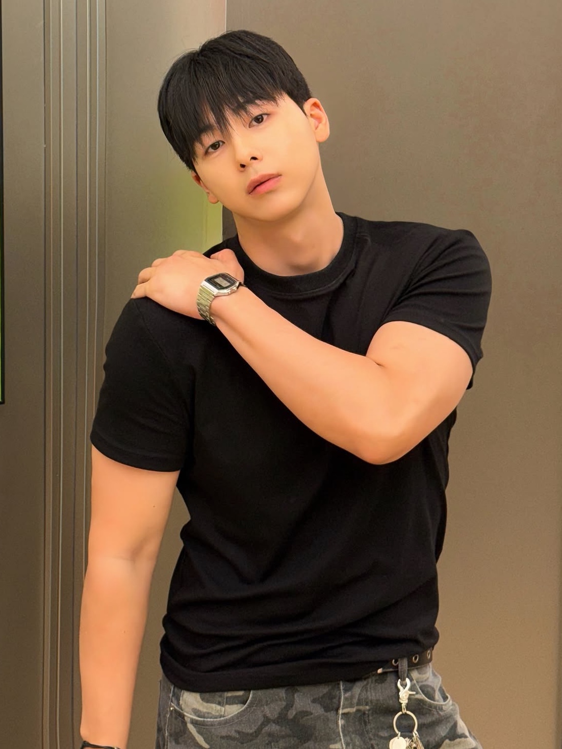 PHOS333 M Panel Silket T-Shirt Black 착용 스타일 - 2