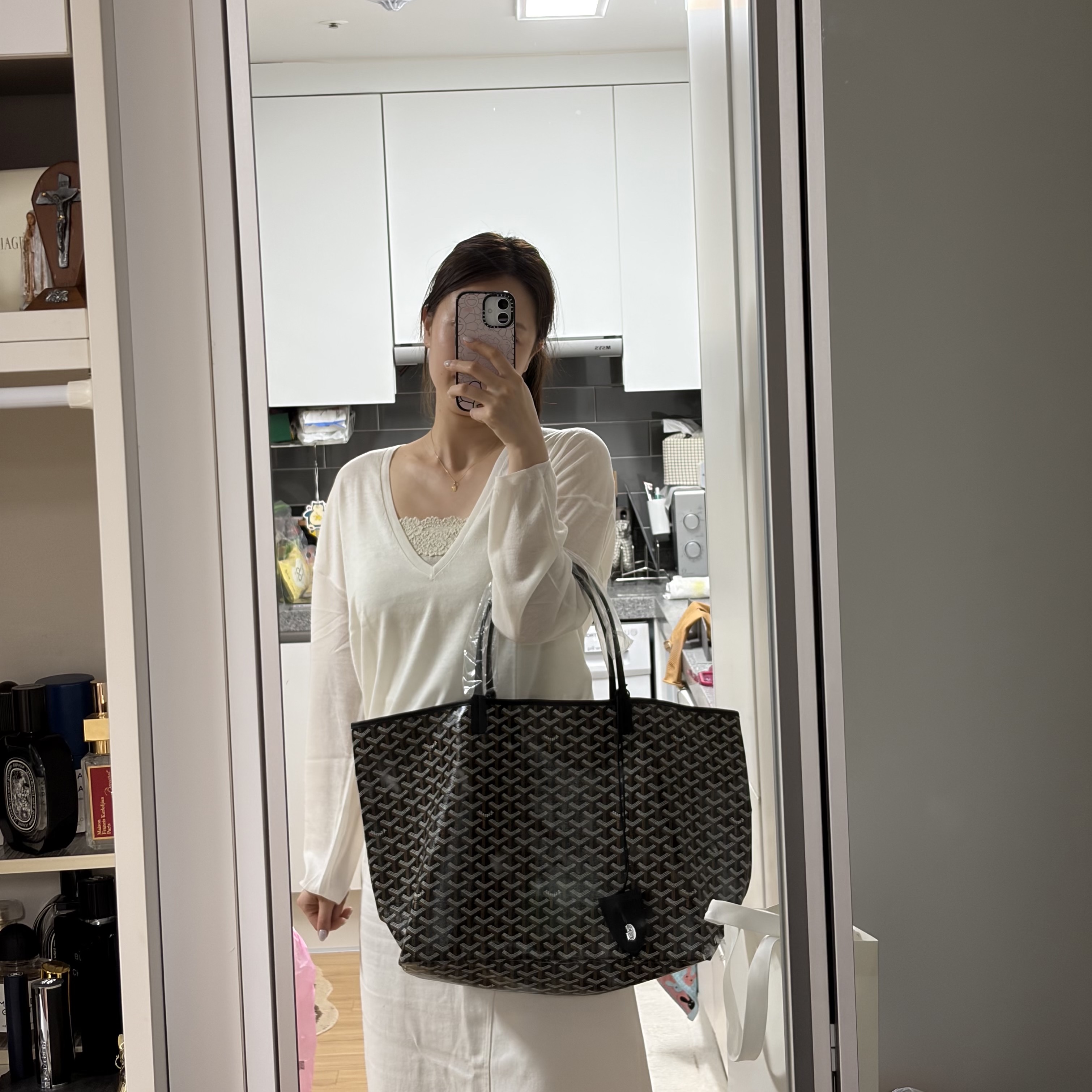 Goyard Saint Louis GM Bag Black 착용 스타일 - 1