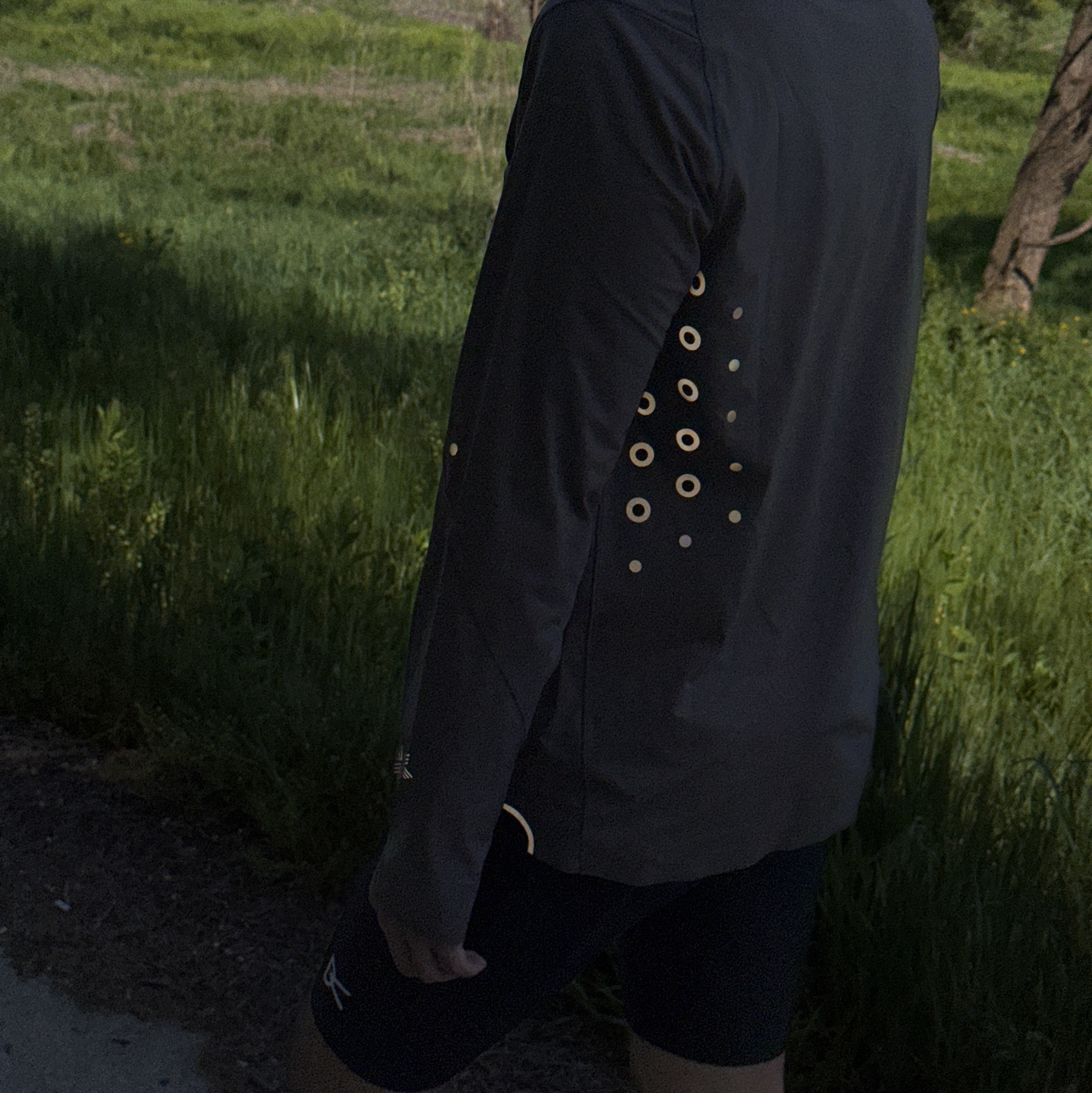 Goldwin 0 Advanced Gleam L/S T-Shirt Moon Rock 착용 스타일