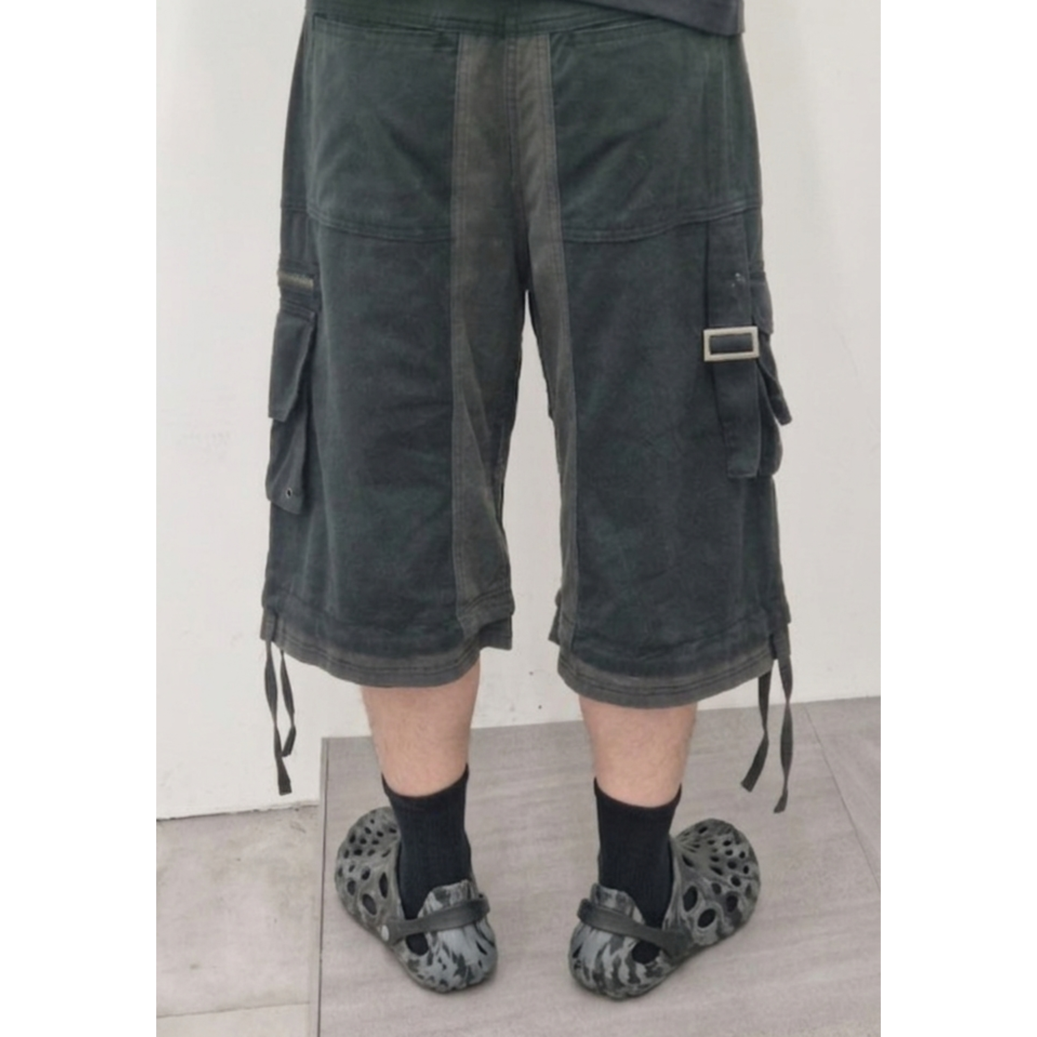 Merrell Hydro Moc Black Brindle, ETCE Layered Cargo Bermuda Shorts Black 착용 스타일 - 3
