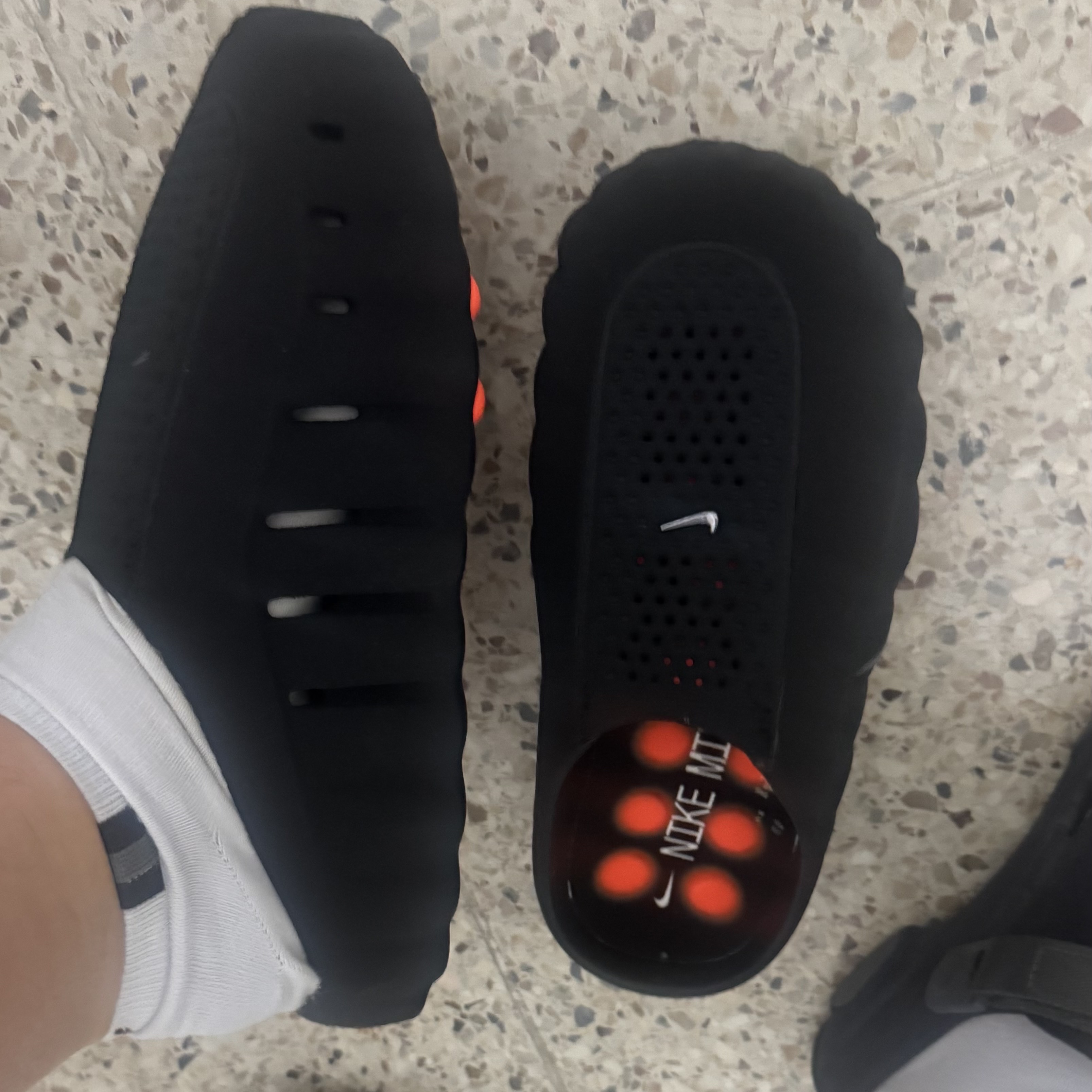 Nike Mind 001 Black Chrome 착용 스타일 - 3