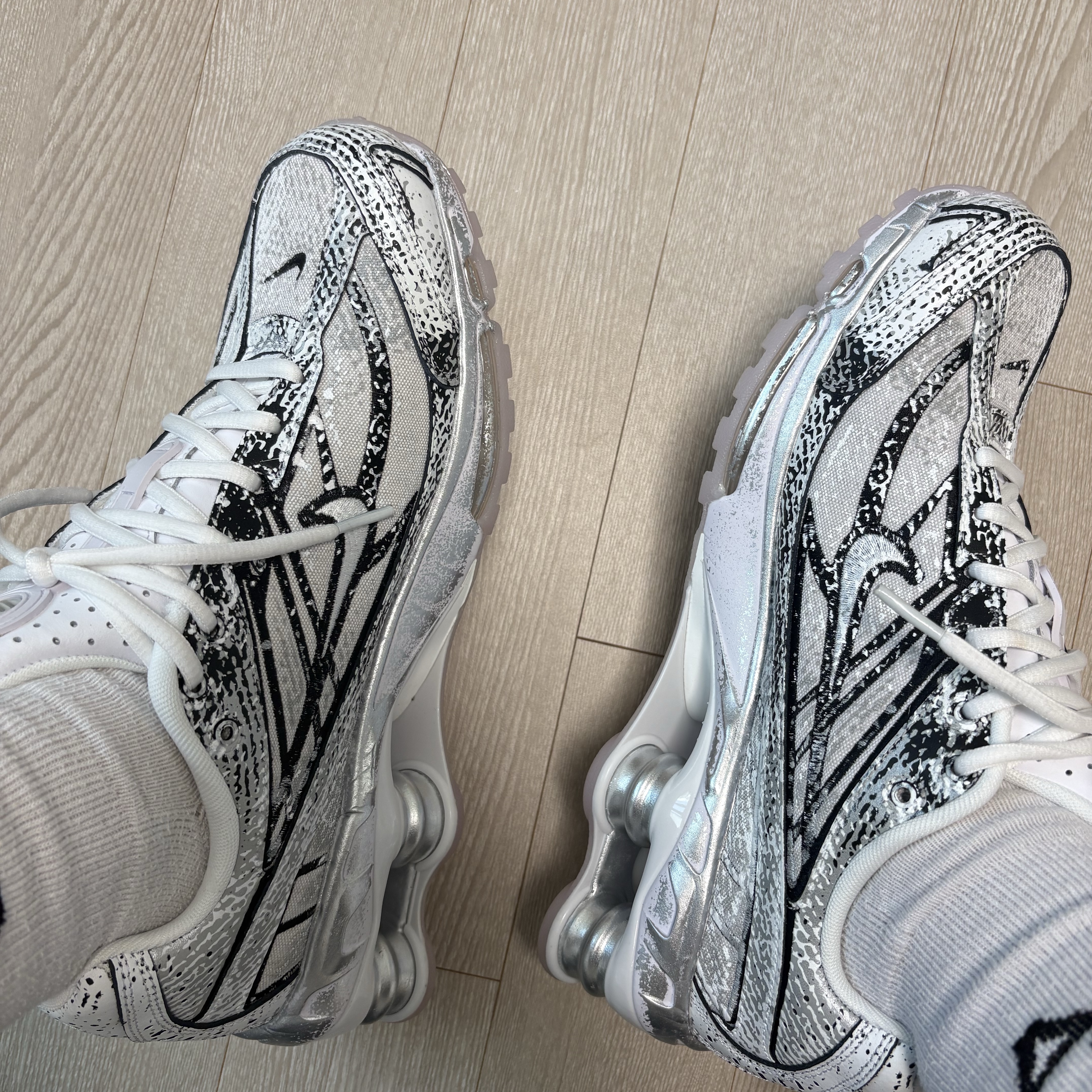 Nike Shox Ride 2 Metallic Platinum 착용 스타일 - 3