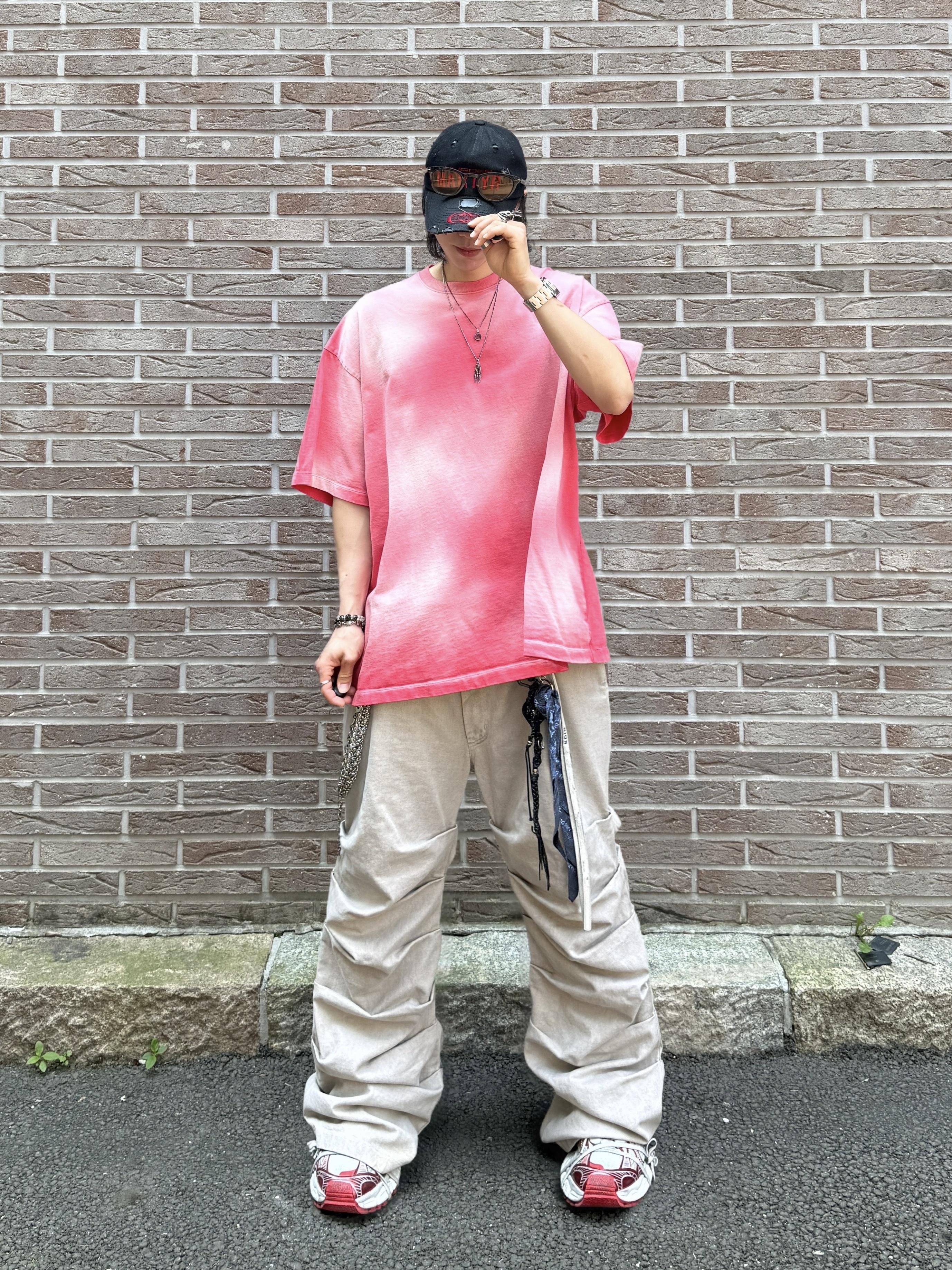 Nonnod Back Detail T-Shirt Deep Pink, Balenciaga 3XL Sneakers White Red 착용 스타일 - 3