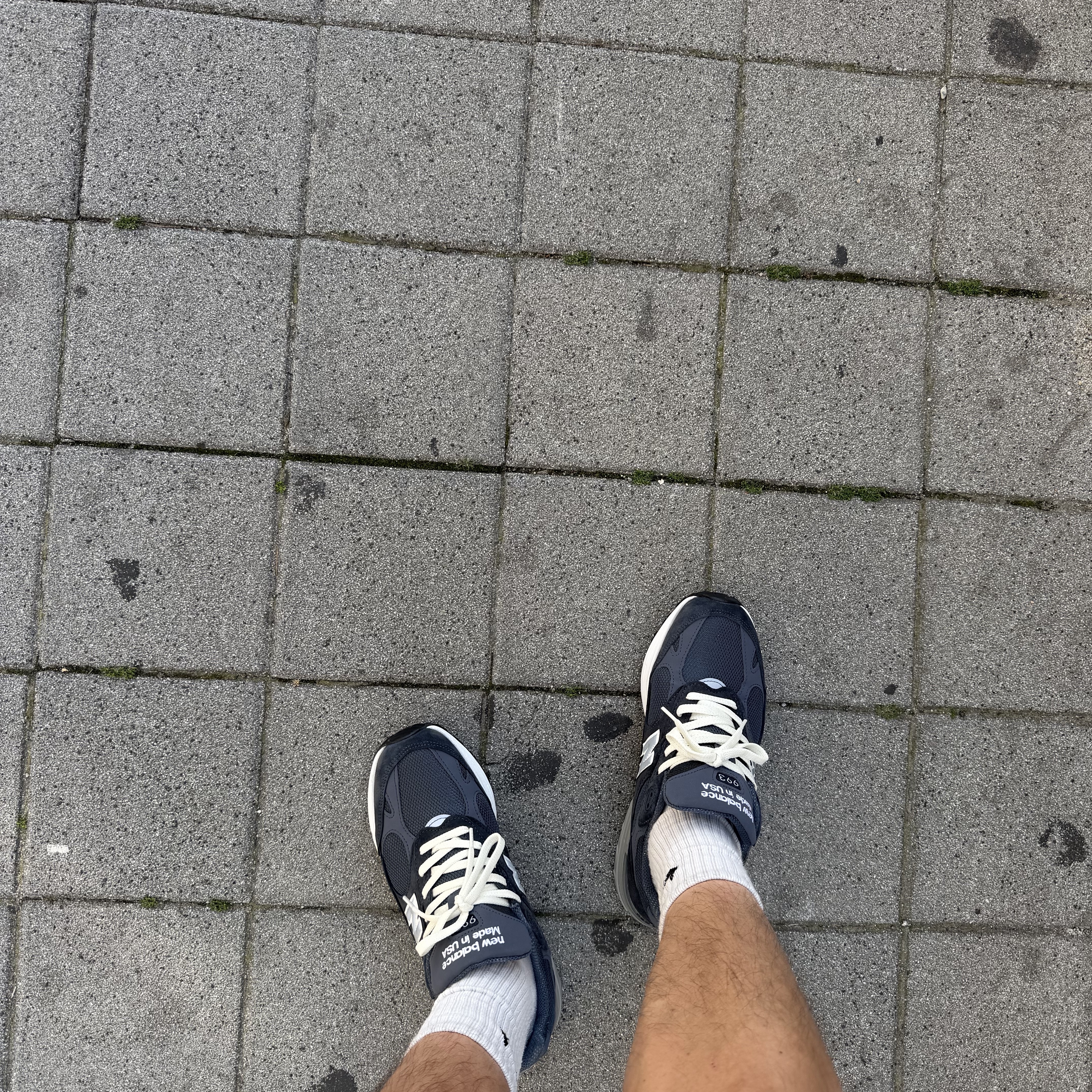 New Balance x Kith 993 Made in USA Asteroid, Deus Ex Machina Shield T-Shirt Navy 착용 스타일 - 3