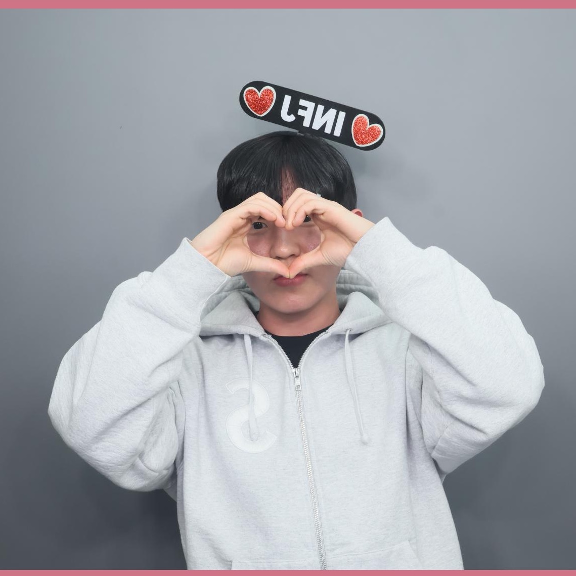 Supreme S Logo Zip Up Hooded Sweatshirt Ash Grey - 24FW 착용 스타일