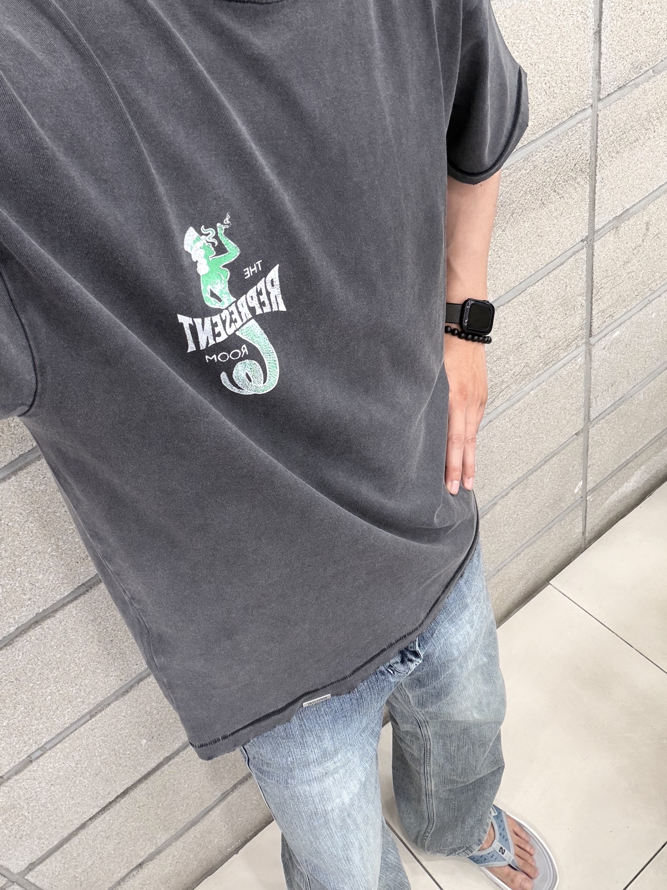 Represent The Viper Room Dice T-Shirt Vintage Grey - 26SS 착용 스타일