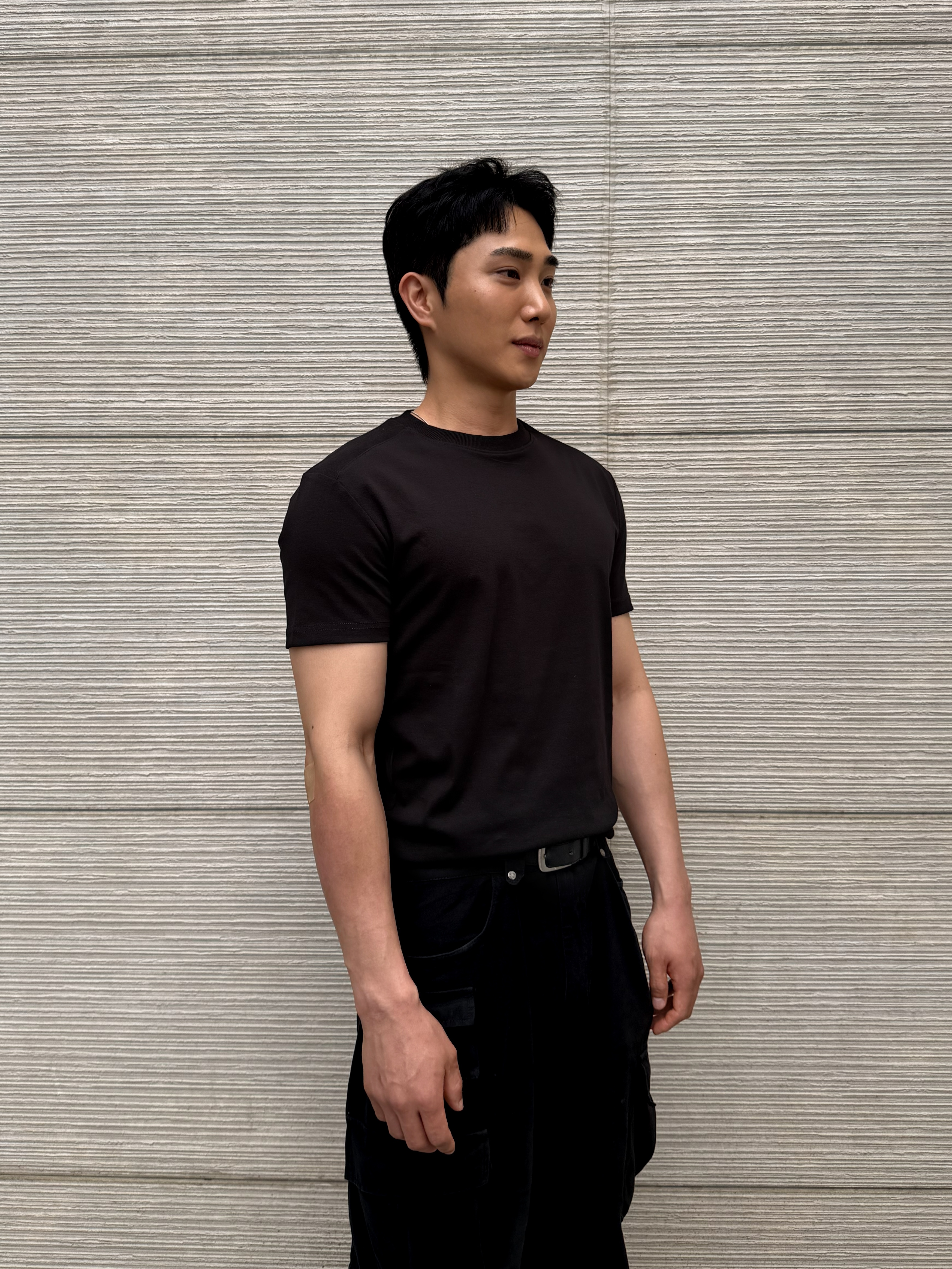 PHOS333 M Panel Silket T-Shirt Black 착용 스타일 - 2