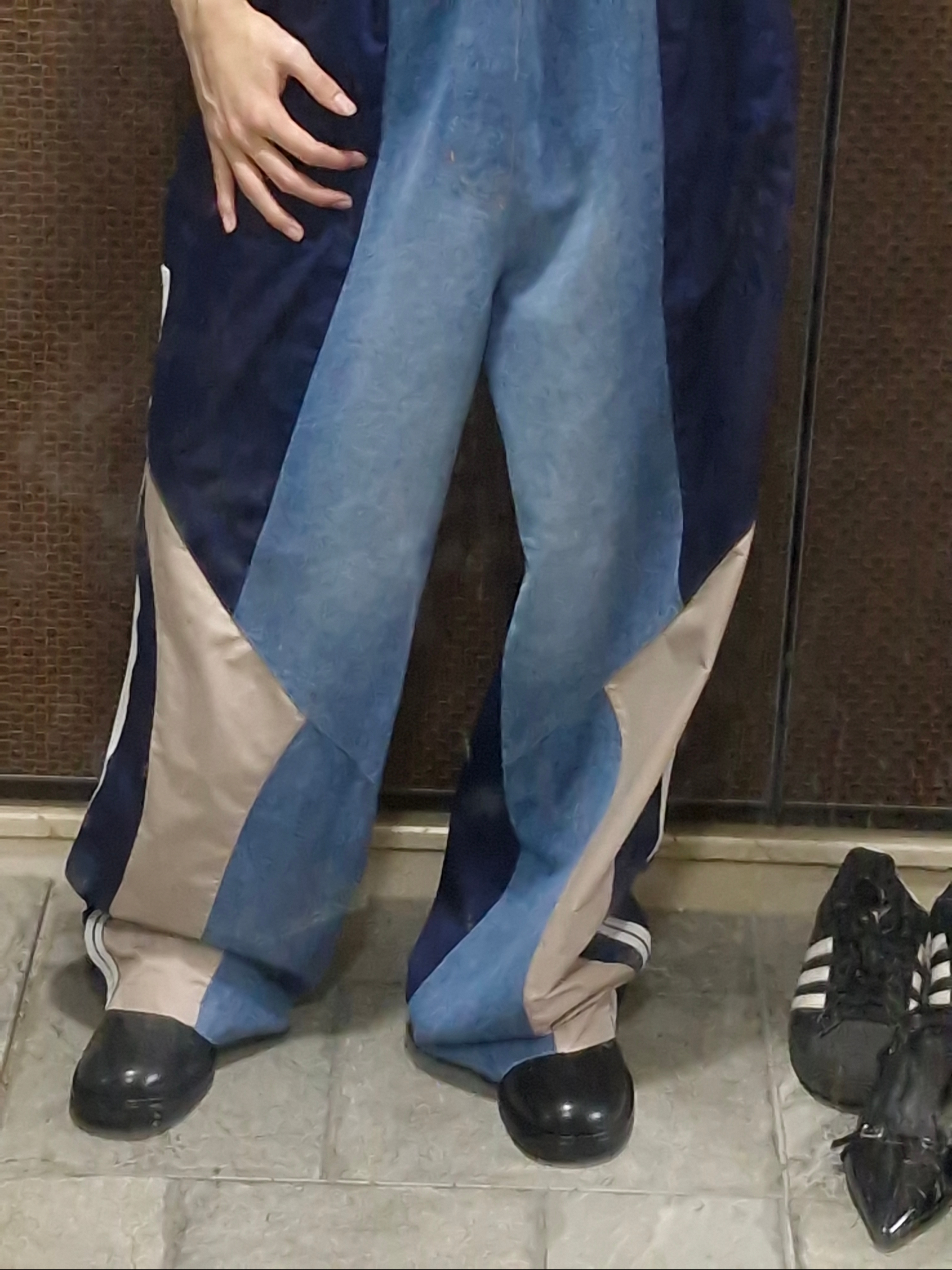 [KREAM 단독] Civision by CSC Hybrid Track Pants Navy 착용 스타일