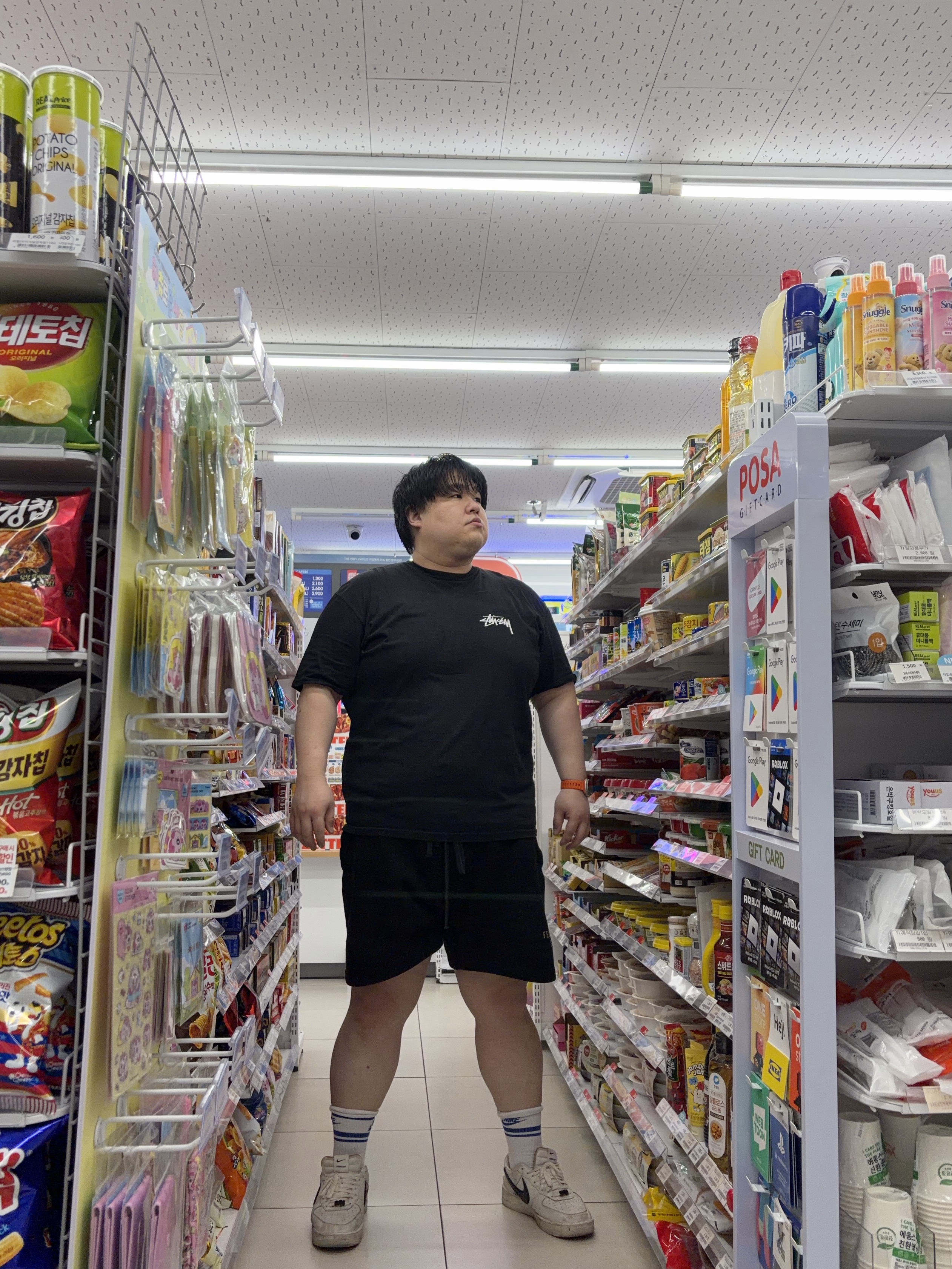 Stussy Kittens T-Shirt Black, Nike x Ambush Air Force 1 Low SP Phantom 착용 스타일
