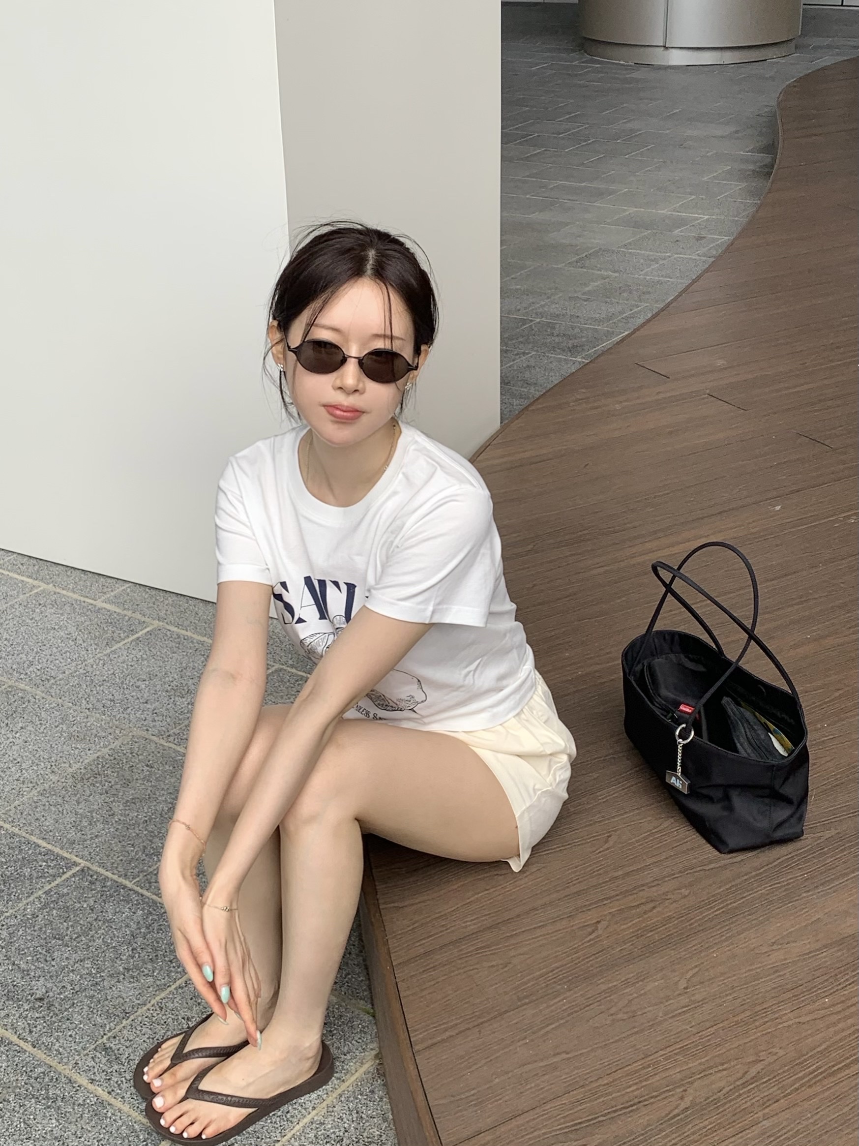 [예약배송] SATUR W Capri Citron Drawing Summer Graphic T-Shirt Resort Ivory 착용 스타일