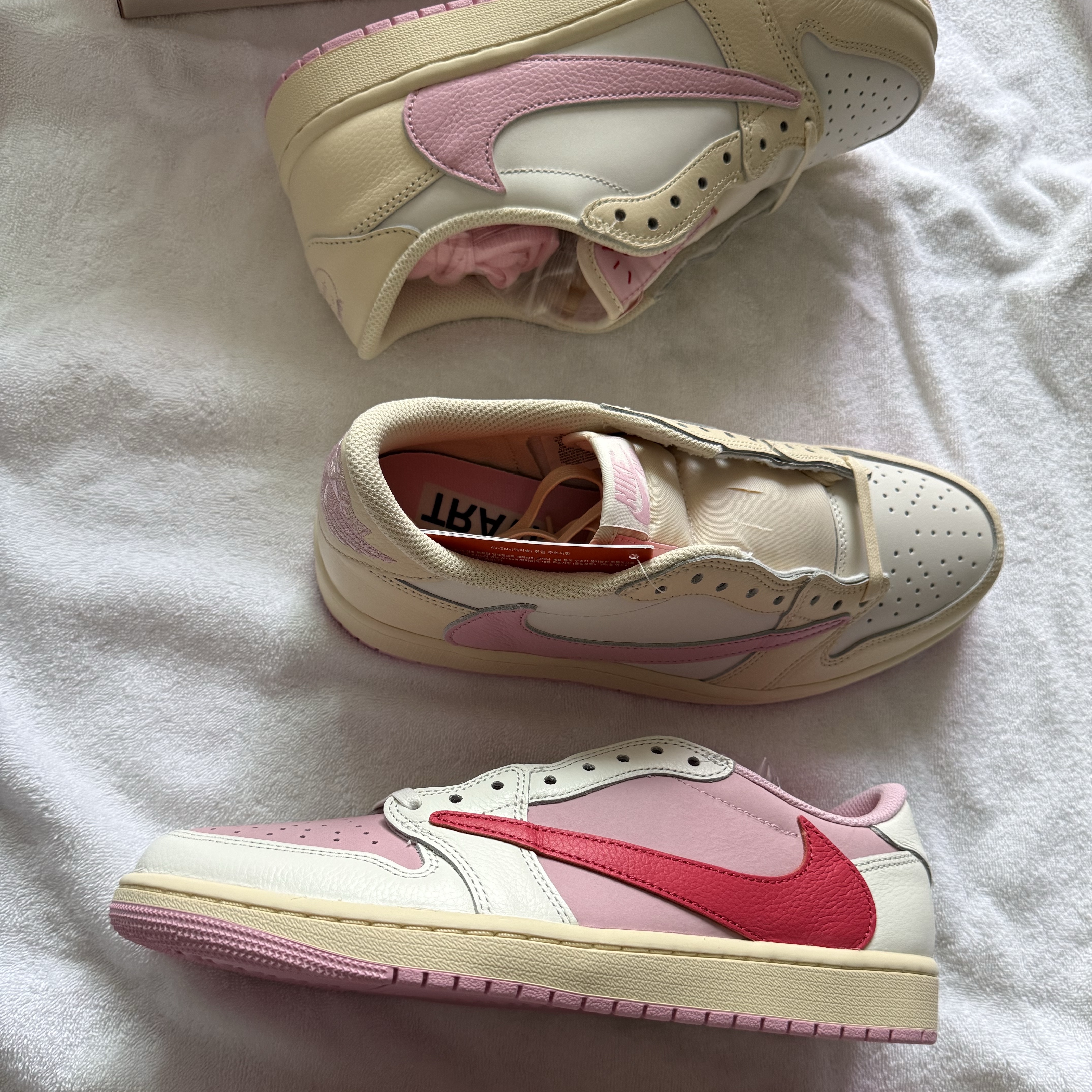 Jordan 1 x Travis Scott Retro Low OG SP Sail Tropical Pink, Jordan 1 x Travis Scott Retro Low OG SP Muslin Shy Pink 착용 스타일