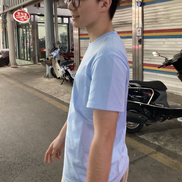 [KREAM 단독] Safarispot Basic Safari T-Shirt Sky 착용 스타일 - 2