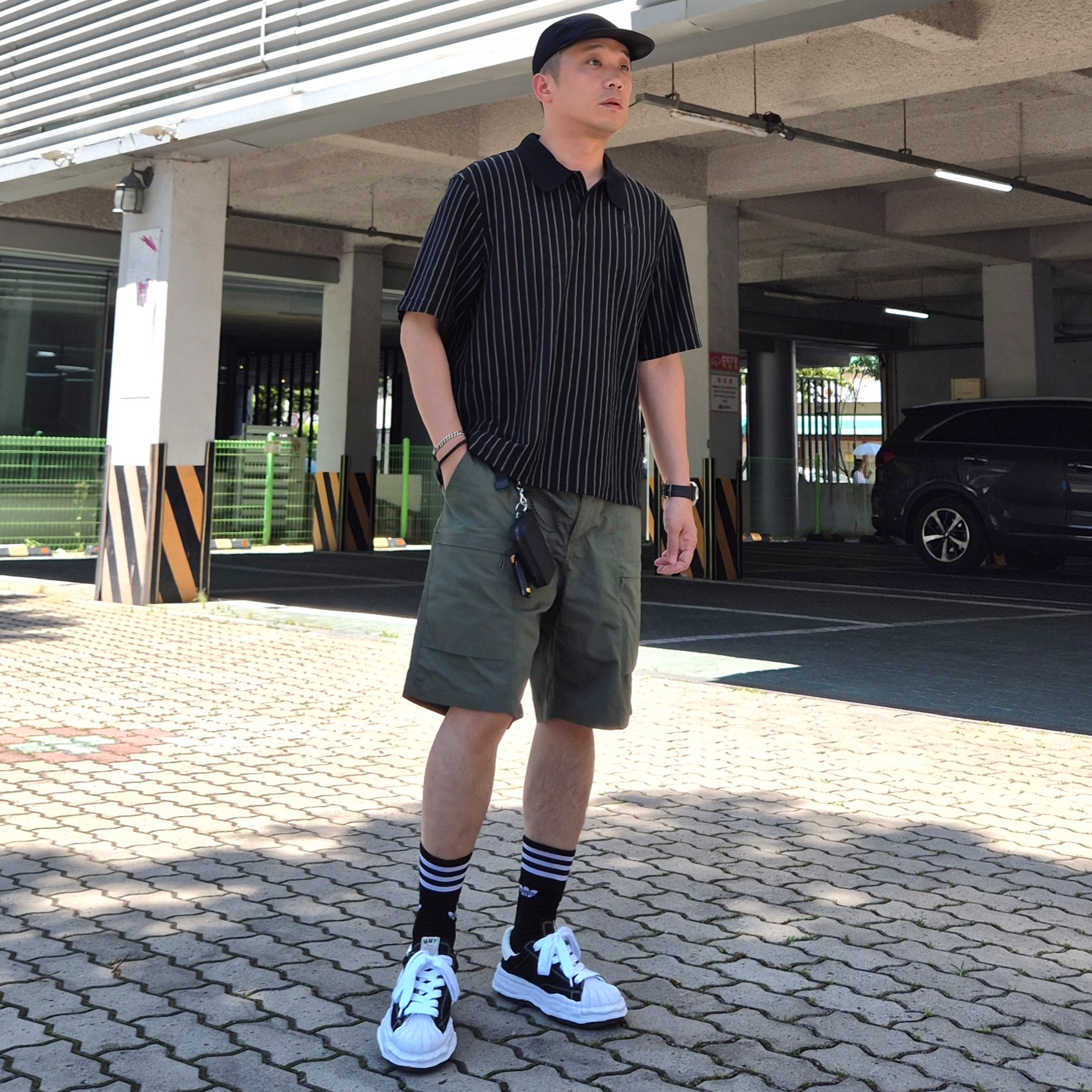 Maison Mihara Yasuhiro Blakey OG Sole Canvas Low-top Sneakers Black White, Adidas 3 Stripes High Crew Socks Black (3 Pack) 착용 스타일 - 2