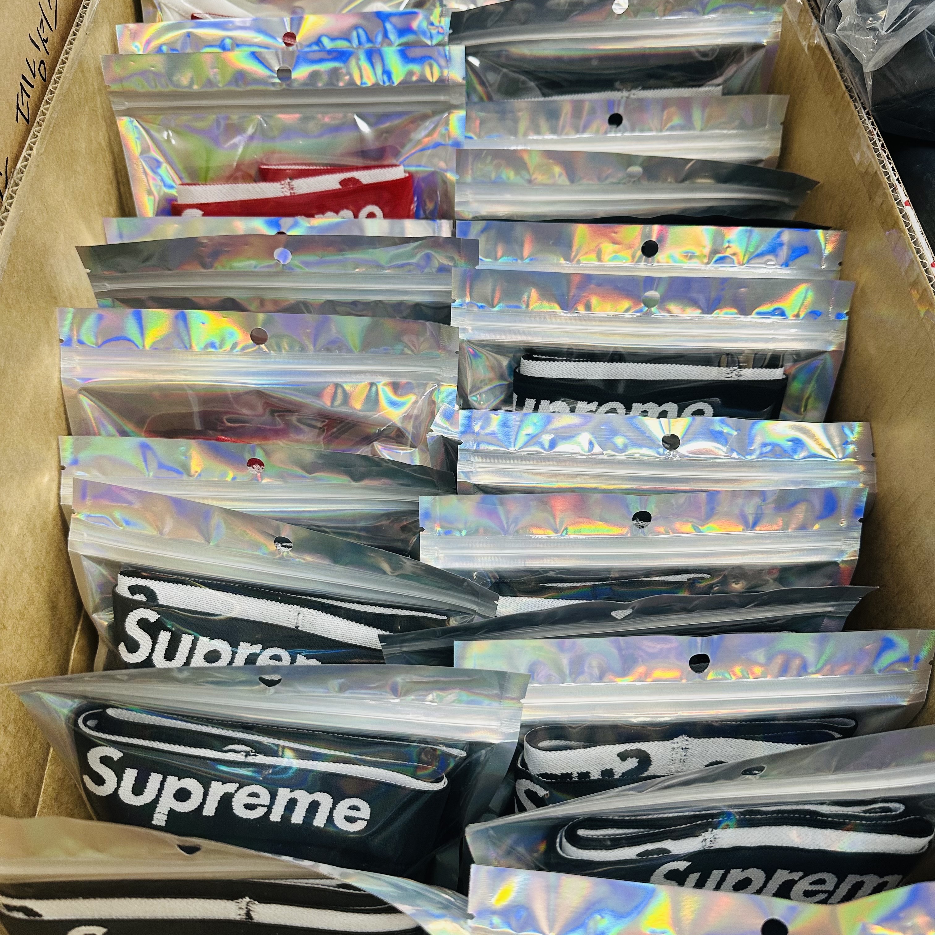 Supreme Hanes Boxer Briefs White (4 Pack), Supreme Hanes Boxer Briefs Black (4 Pack) 착용 스타일