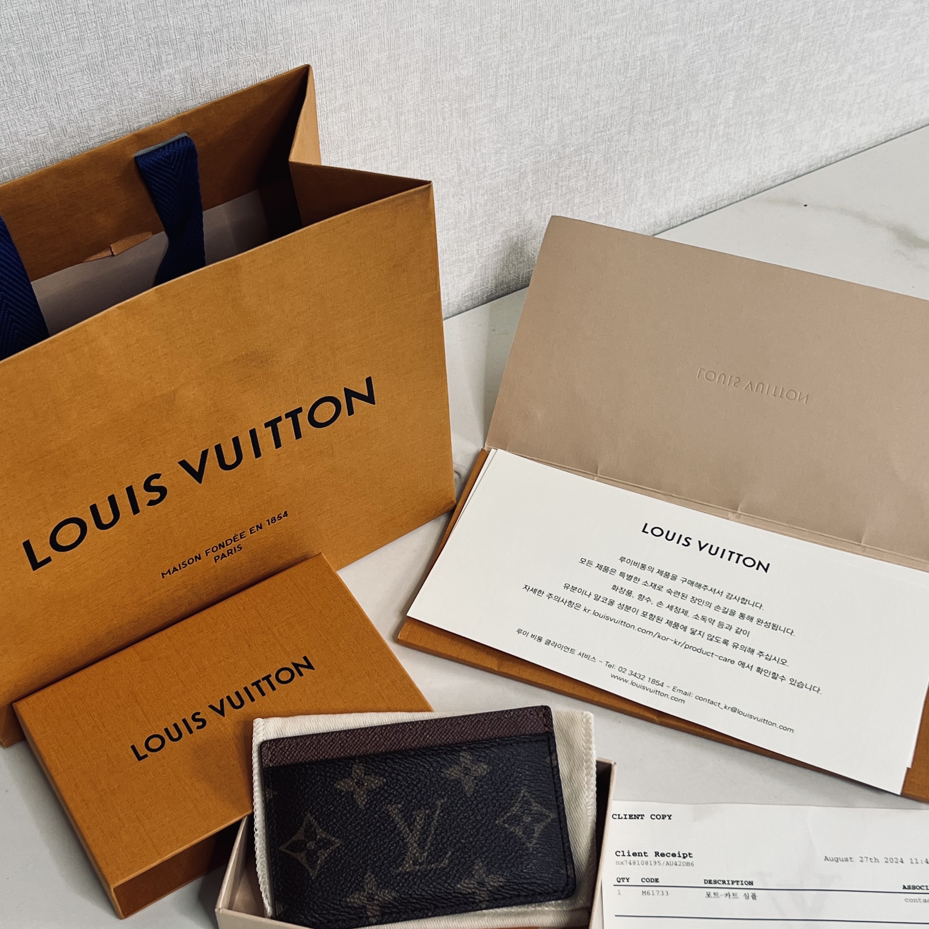 Louis Vuitton Card Holder Monogram Armagnac 착용 스타일