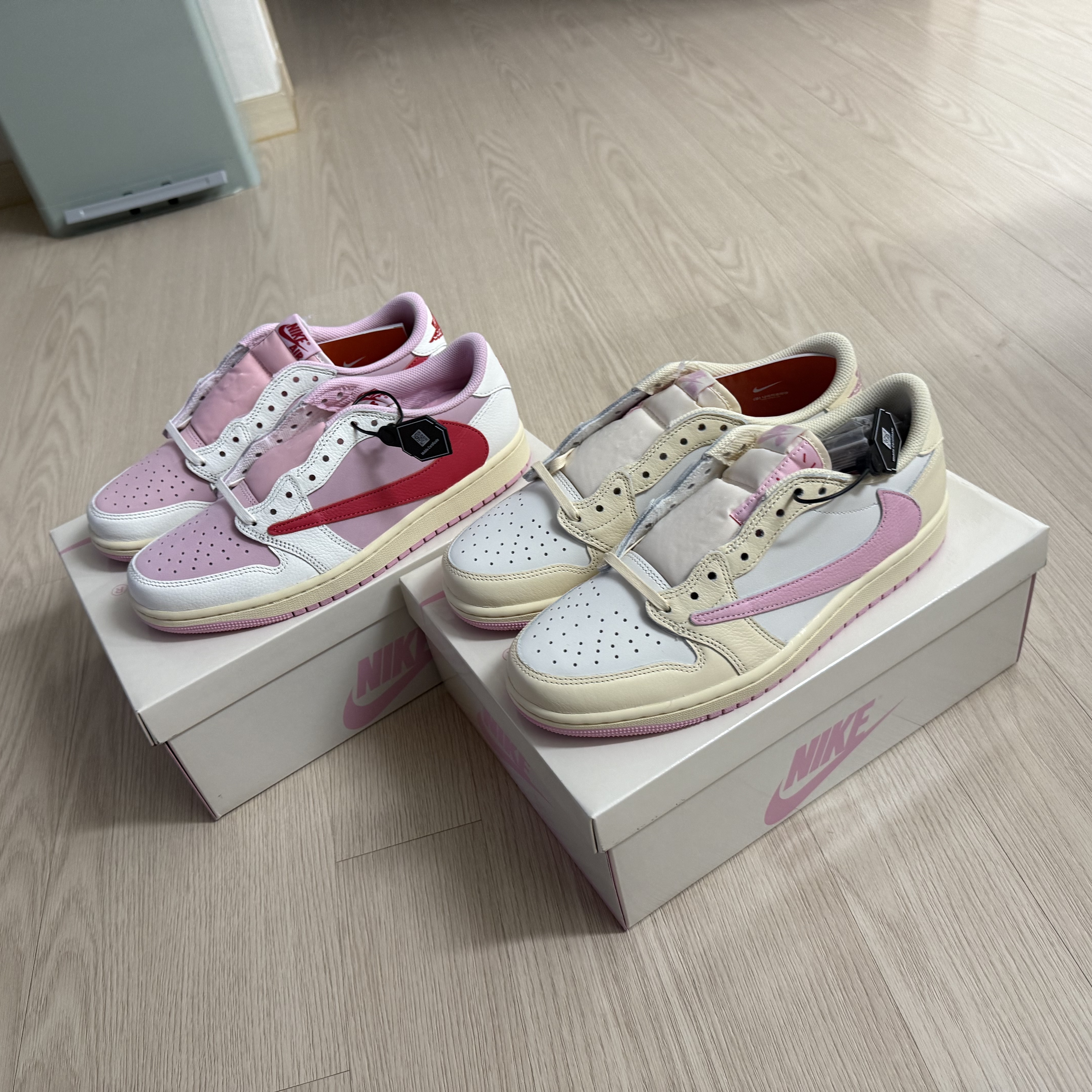 Jordan 1 x Travis Scott Retro Low OG SP Sail Tropical Pink, Jordan 1 x Travis Scott Retro Low OG SP Muslin Shy Pink 착용 스타일