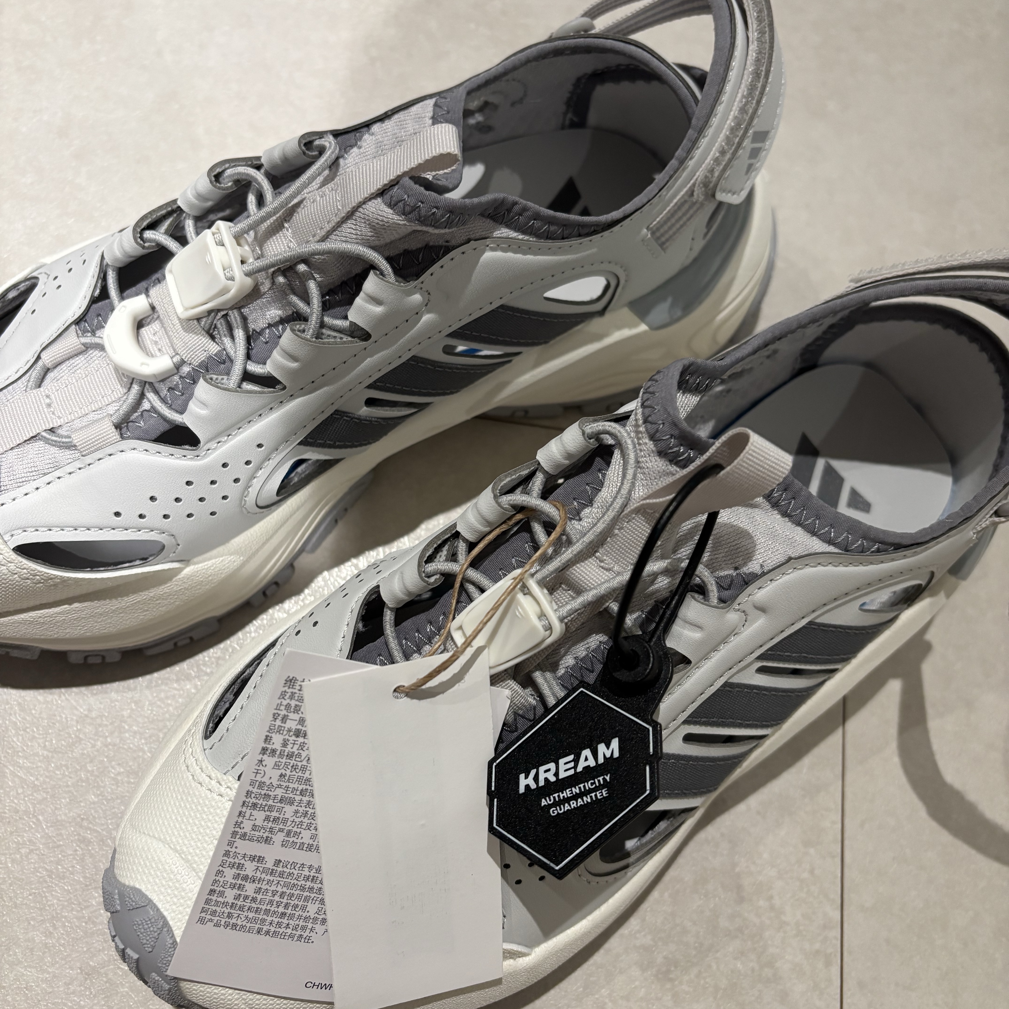 Adidas Sneaker Sandal Core White Grey One 착용 스타일