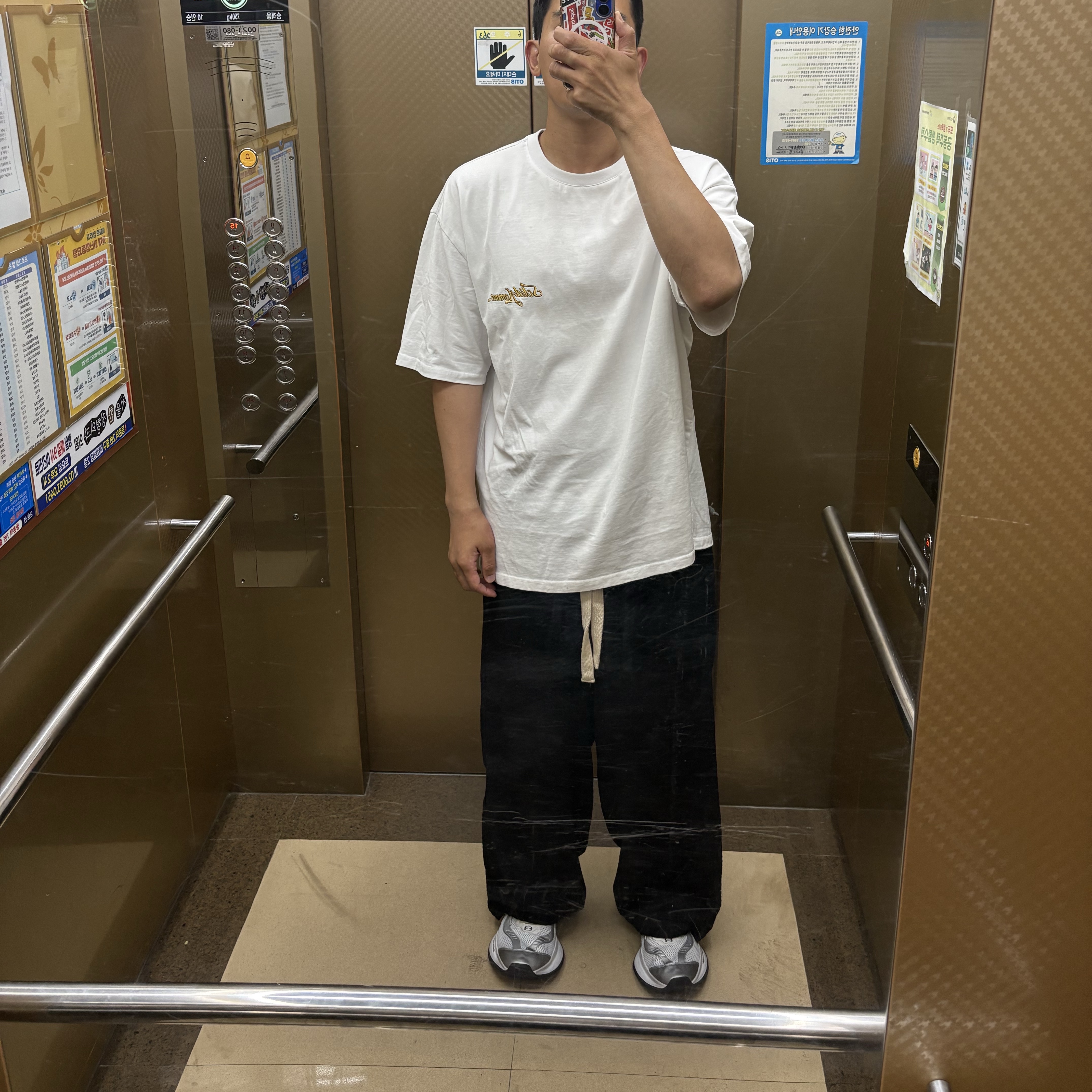 Balenciaga Circuit Sneaker White Silver 착용 스타일
