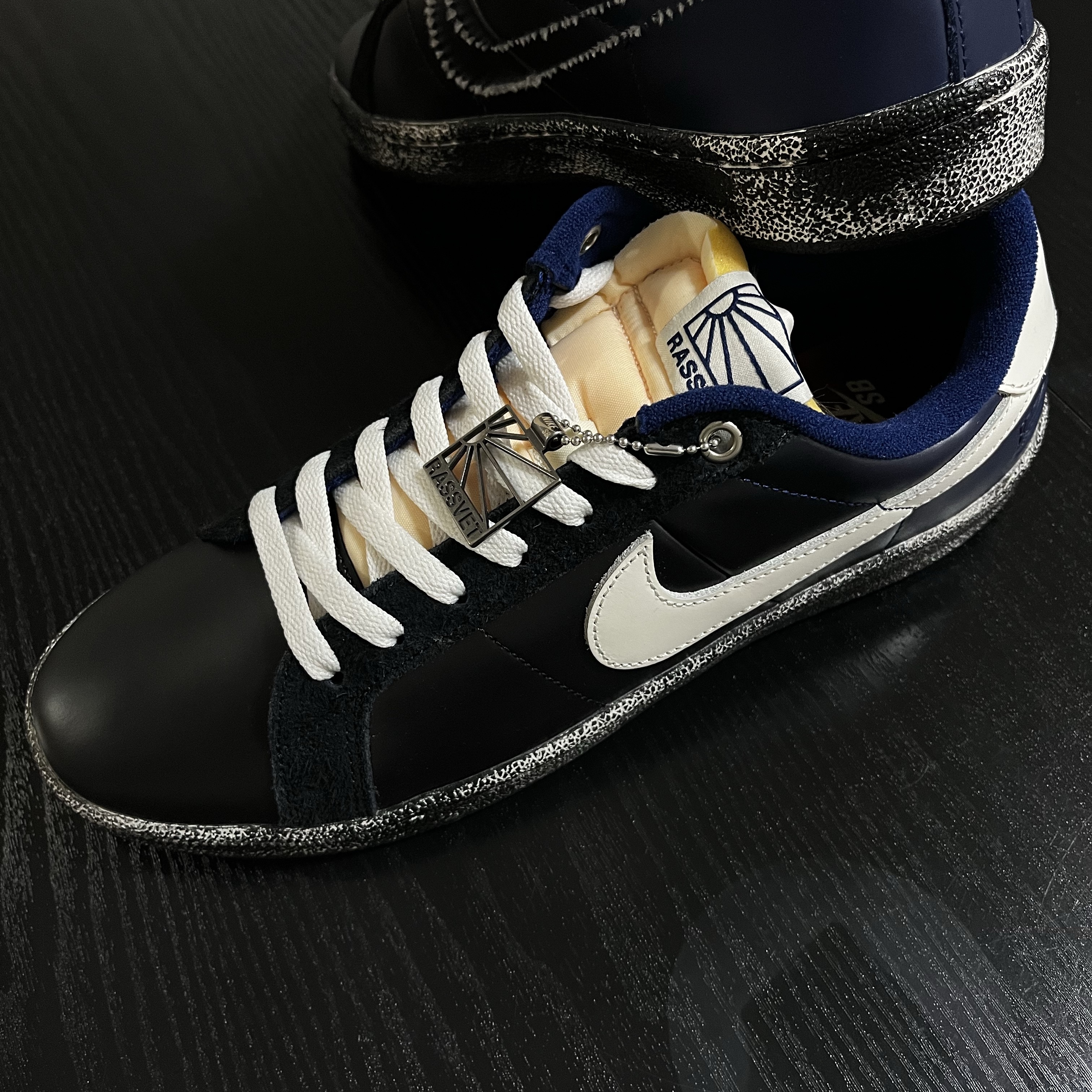 Nike x Rassvet SB Zoom Tennis Classic Blue Void and Sail 착용 스타일 - 1