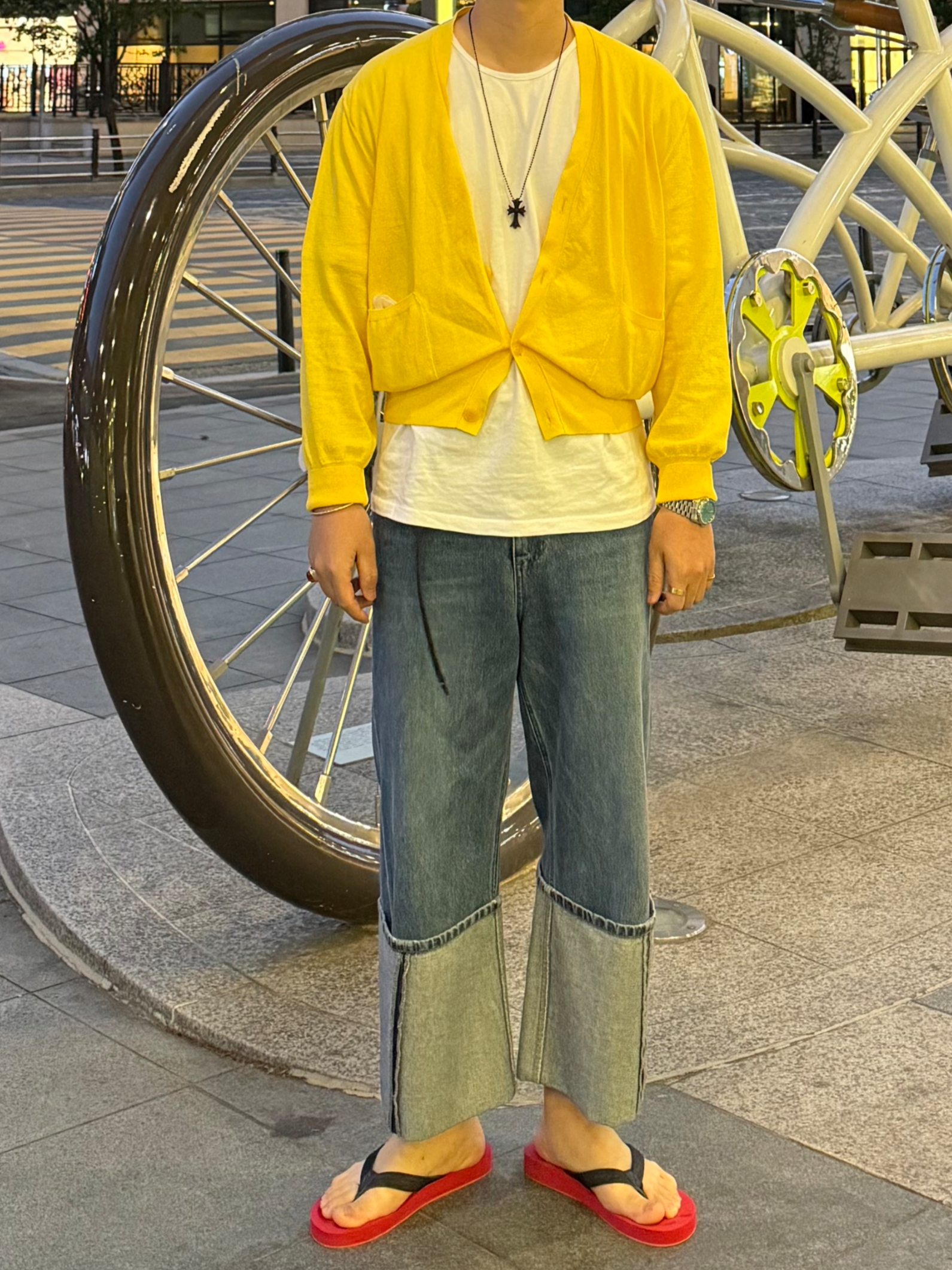 Matin Kim Matin Denim Loop Flip Flop In Red, Cartier Love Ring Classic Yellow Gold 착용 스타일