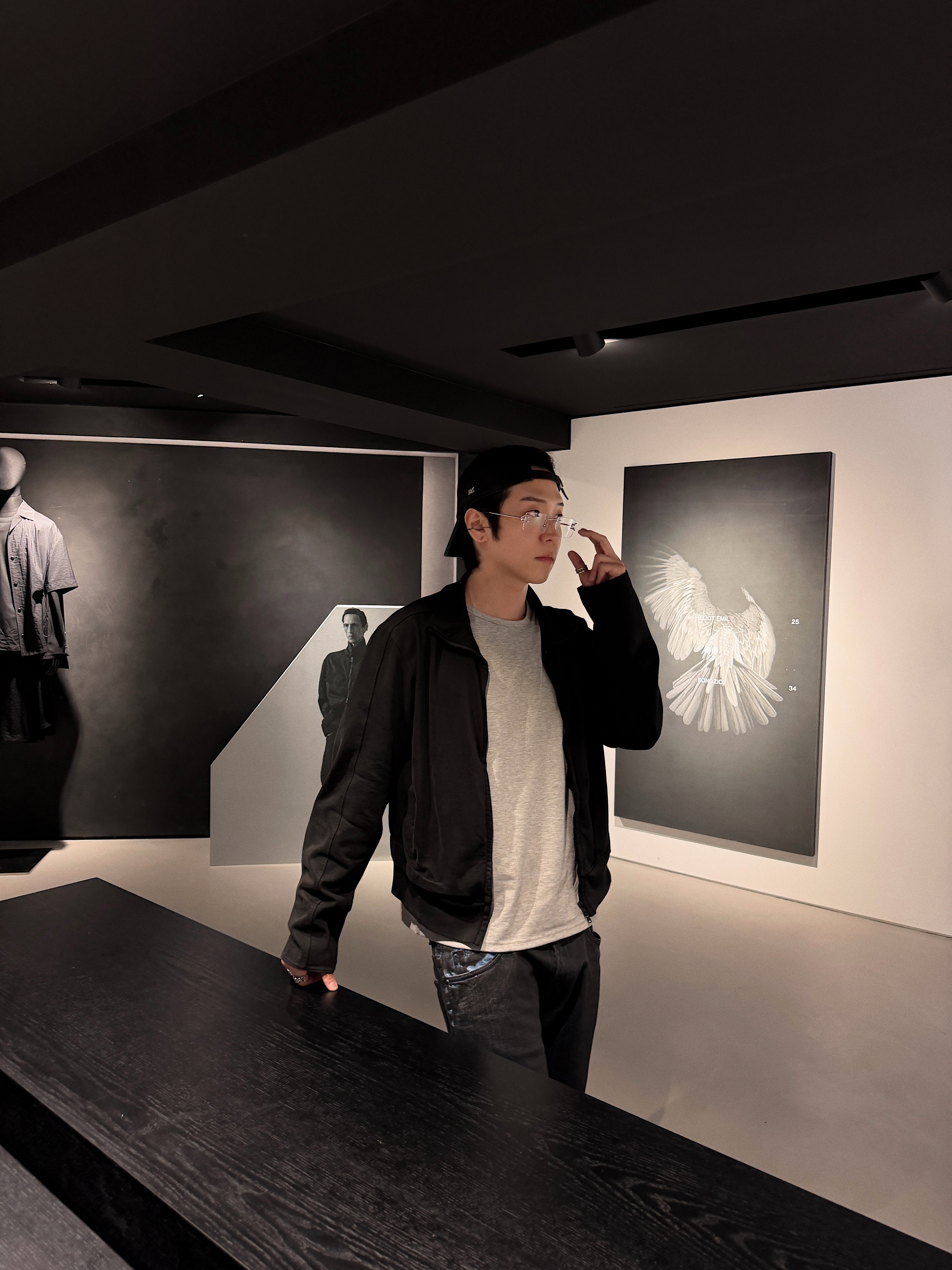 Cartier C Decor Rimless CT0344O-004 Silver, Nike Air Force 1 '07 Fresh Black 착용 스타일 - 5