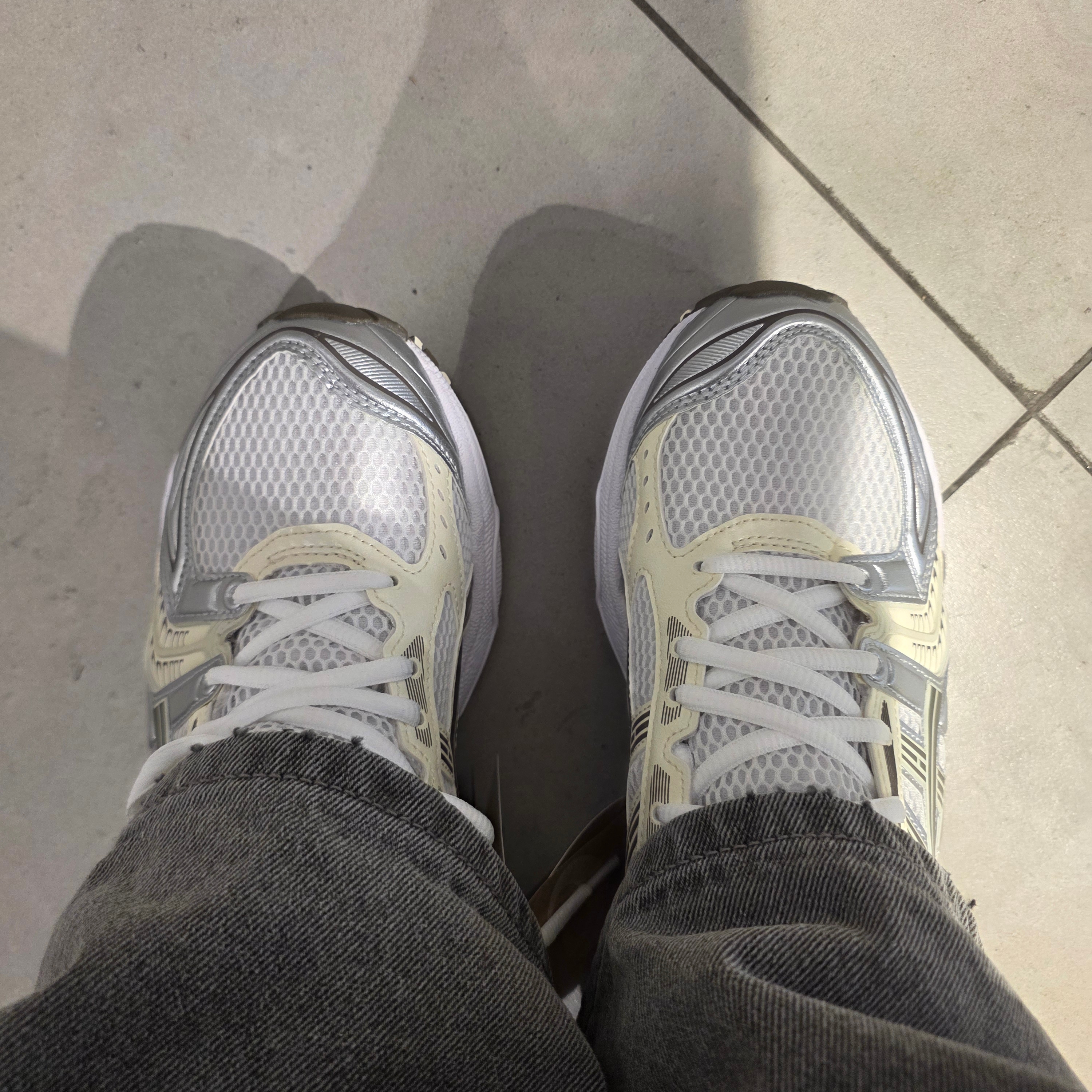 Asics Gel-Kayano 14 White Ivory 착용 스타일