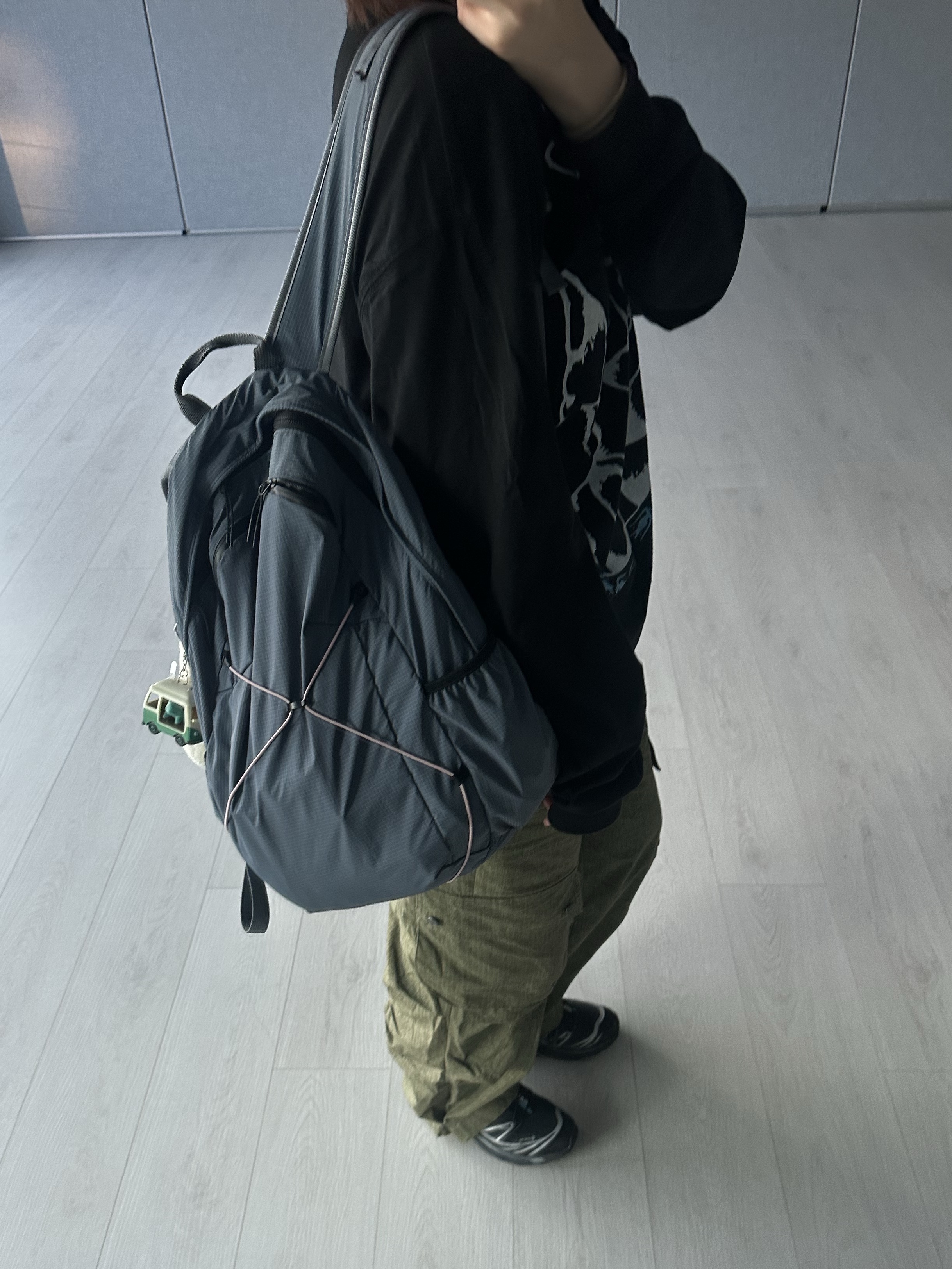 [KREAM 단독] MAZIUNTITLED Roam Pack Dusty Blue, Salomon XT-6 GTX Black Silver 착용 스타일 - 1