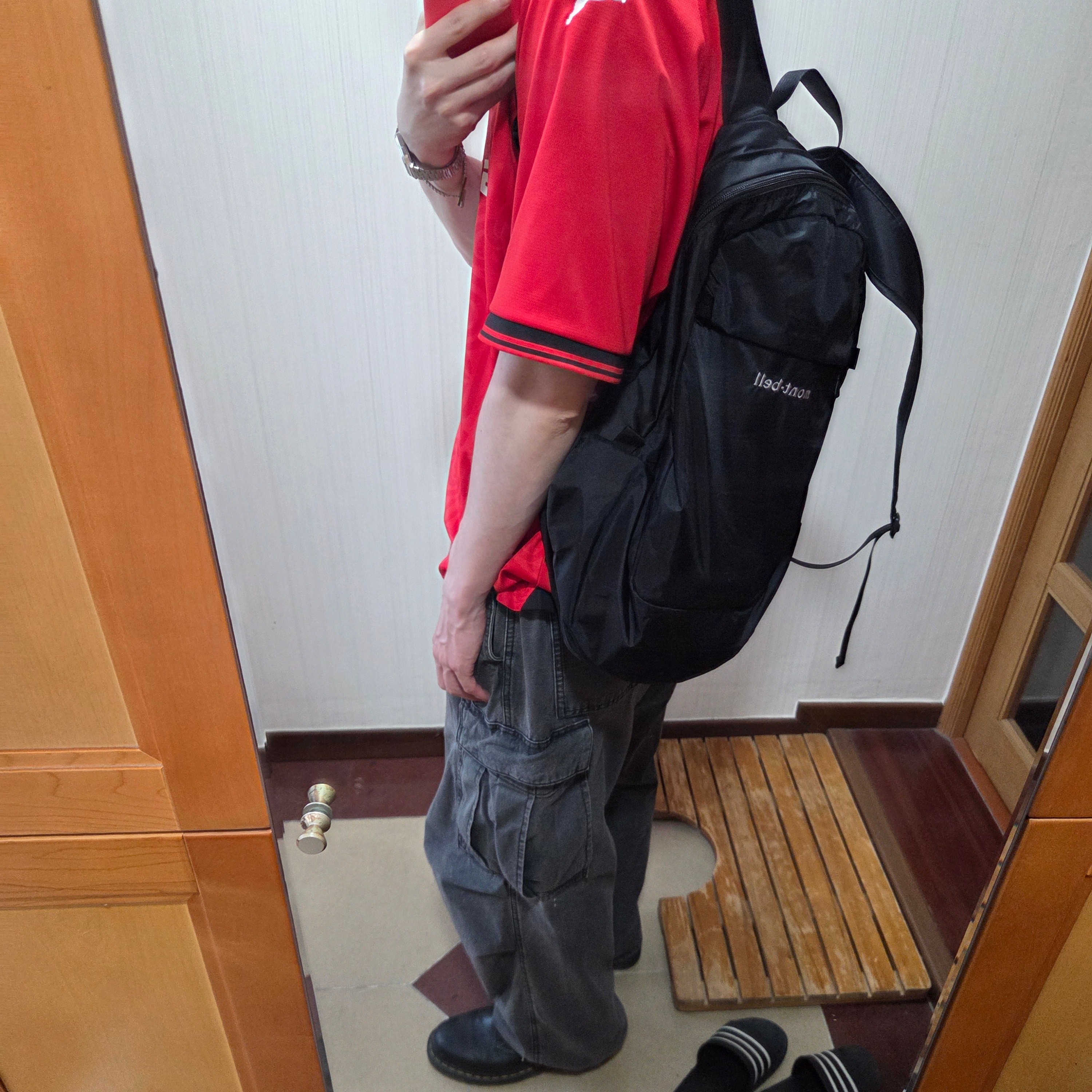 Montbell Pocketable Daypack 20 Black 착용 스타일