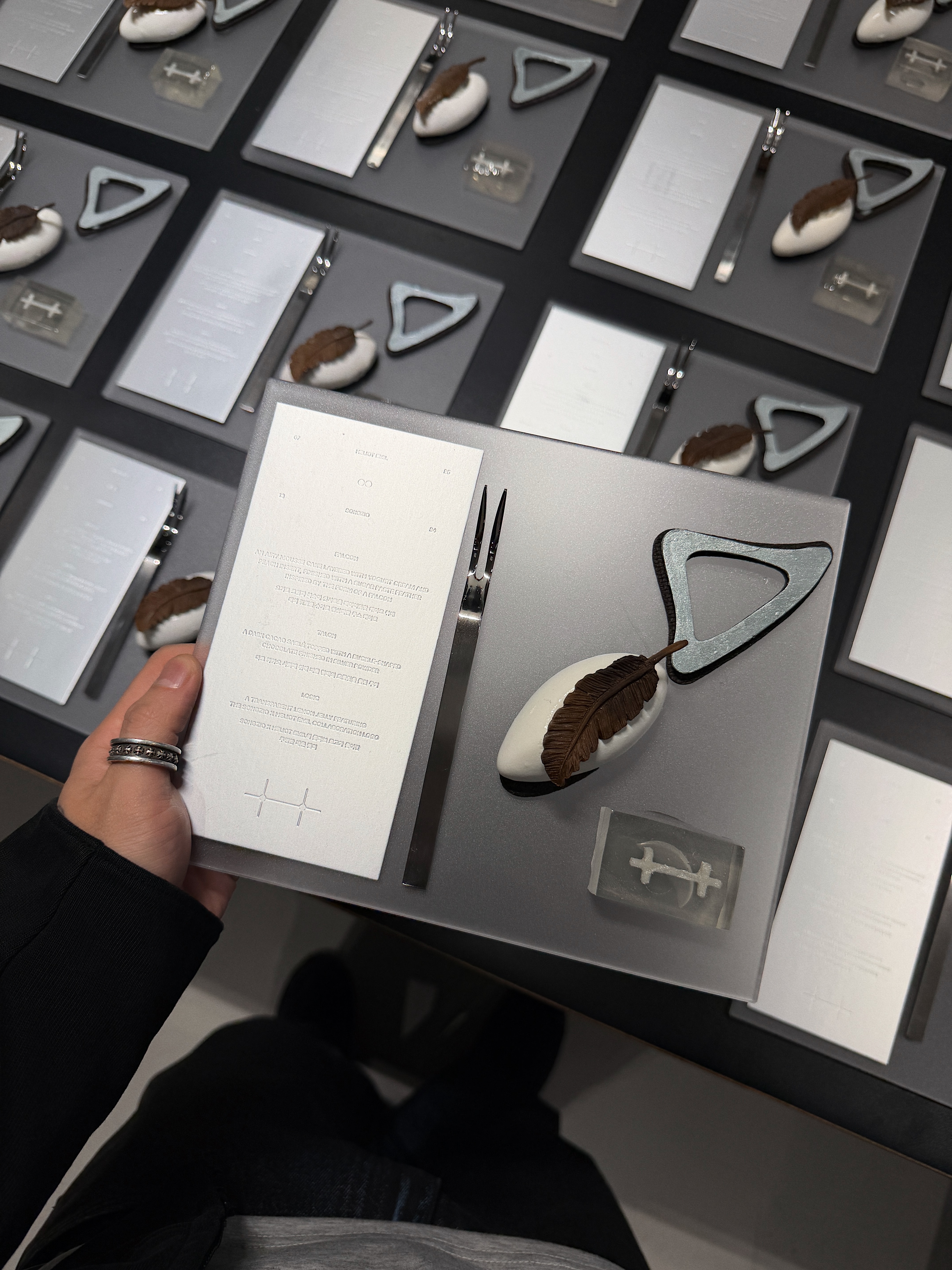 Cartier C Decor Rimless CT0344O-004 Silver, Nike Air Force 1 '07 Fresh Black 착용 스타일 - 4