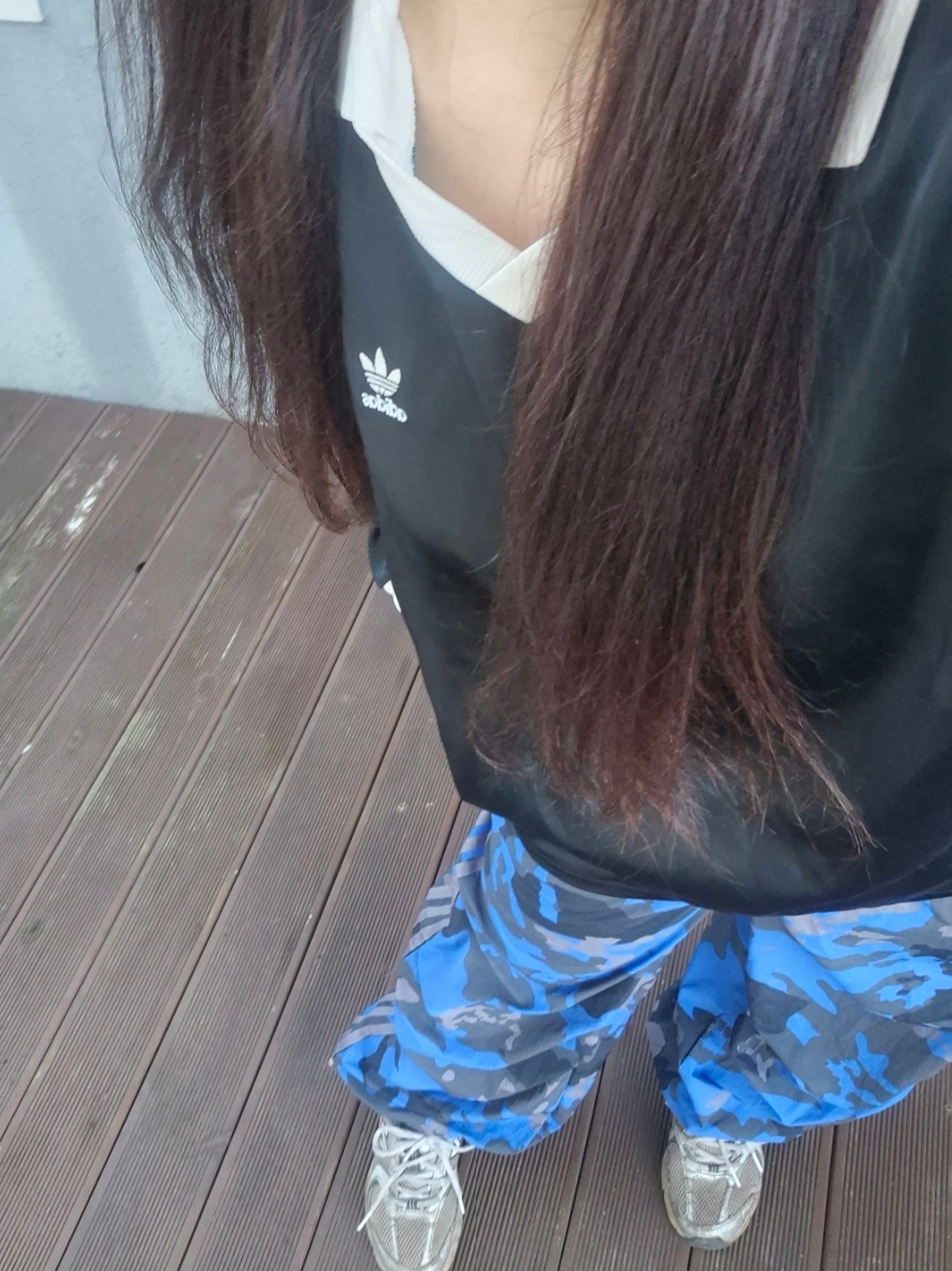 (W) Adidas 3-Stripes Satin Long Sleeve T-Shirt Black - KR Sizing, Adidas Camo Parachute Pants Black Trace Grey - KR Sizing 착용 스타일