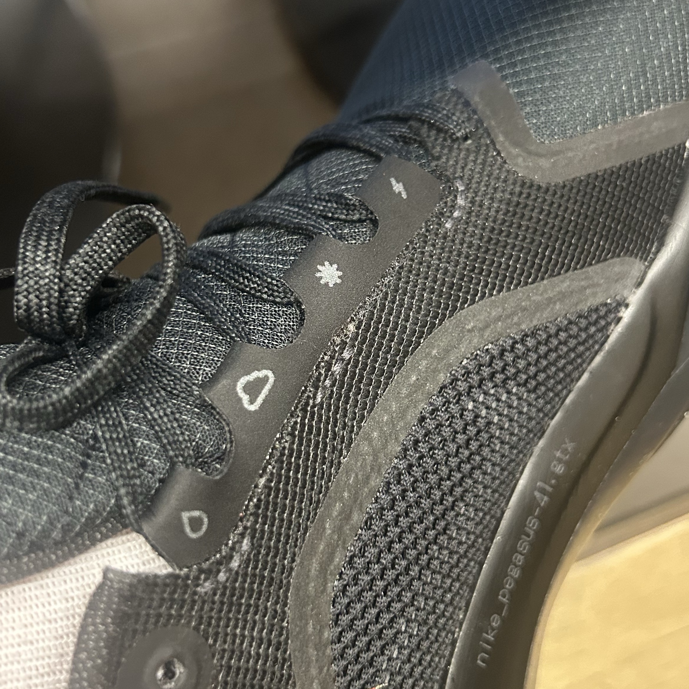 Nike Air Zoom Pegasus 41 Gore-Tex Black Anthracite 착용 스타일