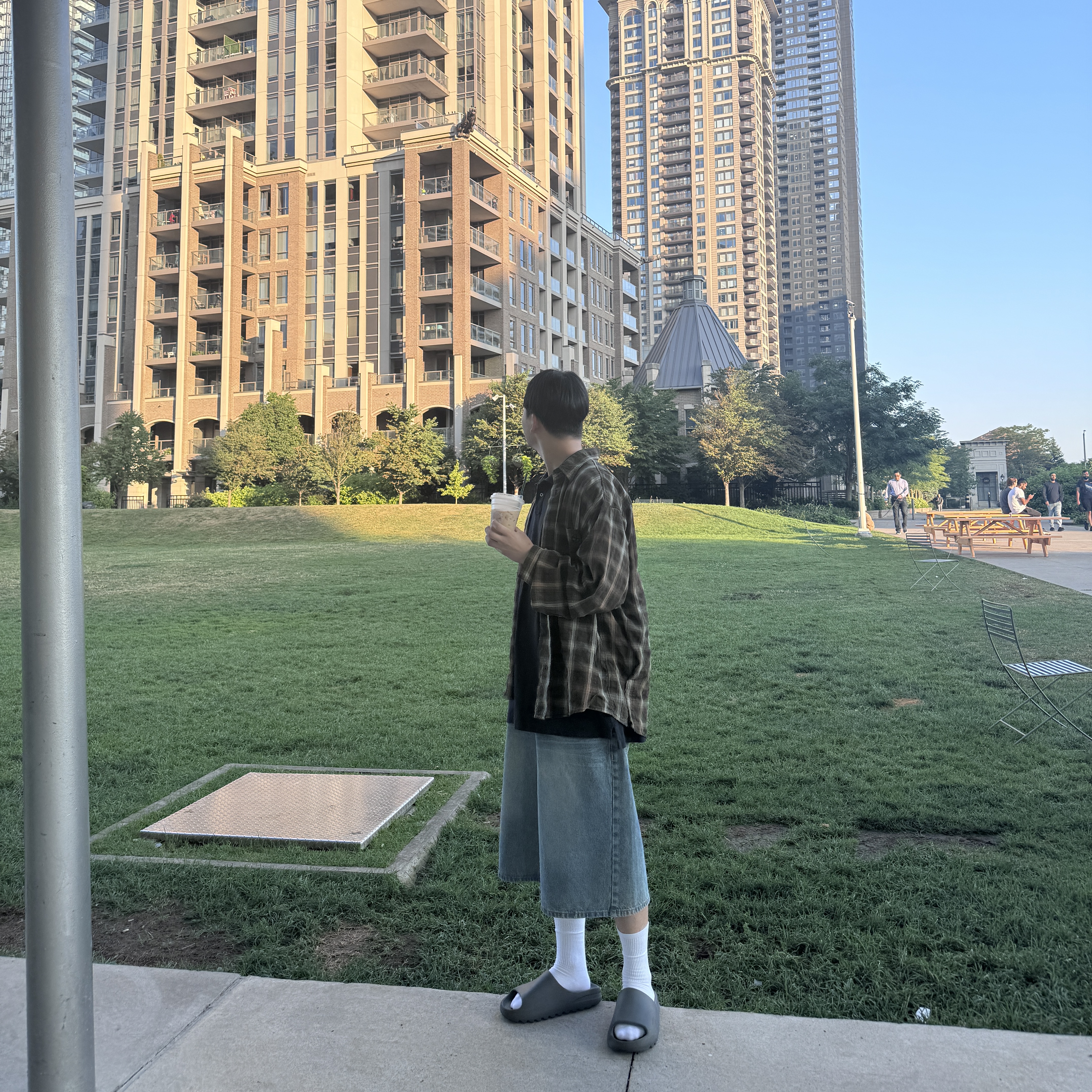 NOMANUAL O.D Check Shirt Brown, Adidas Yeezy Slide Slate Grey 착용 스타일 - 3