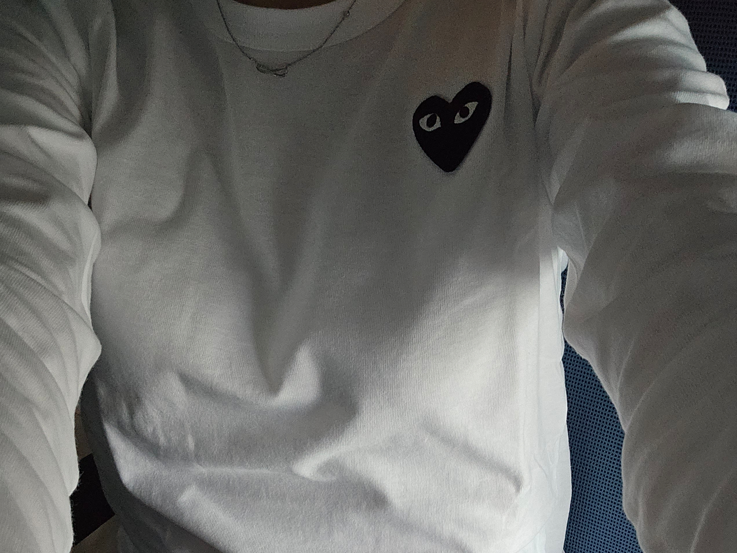 Play Comme des Garcons Black Heart LS T-Shirt White 착용 스타일