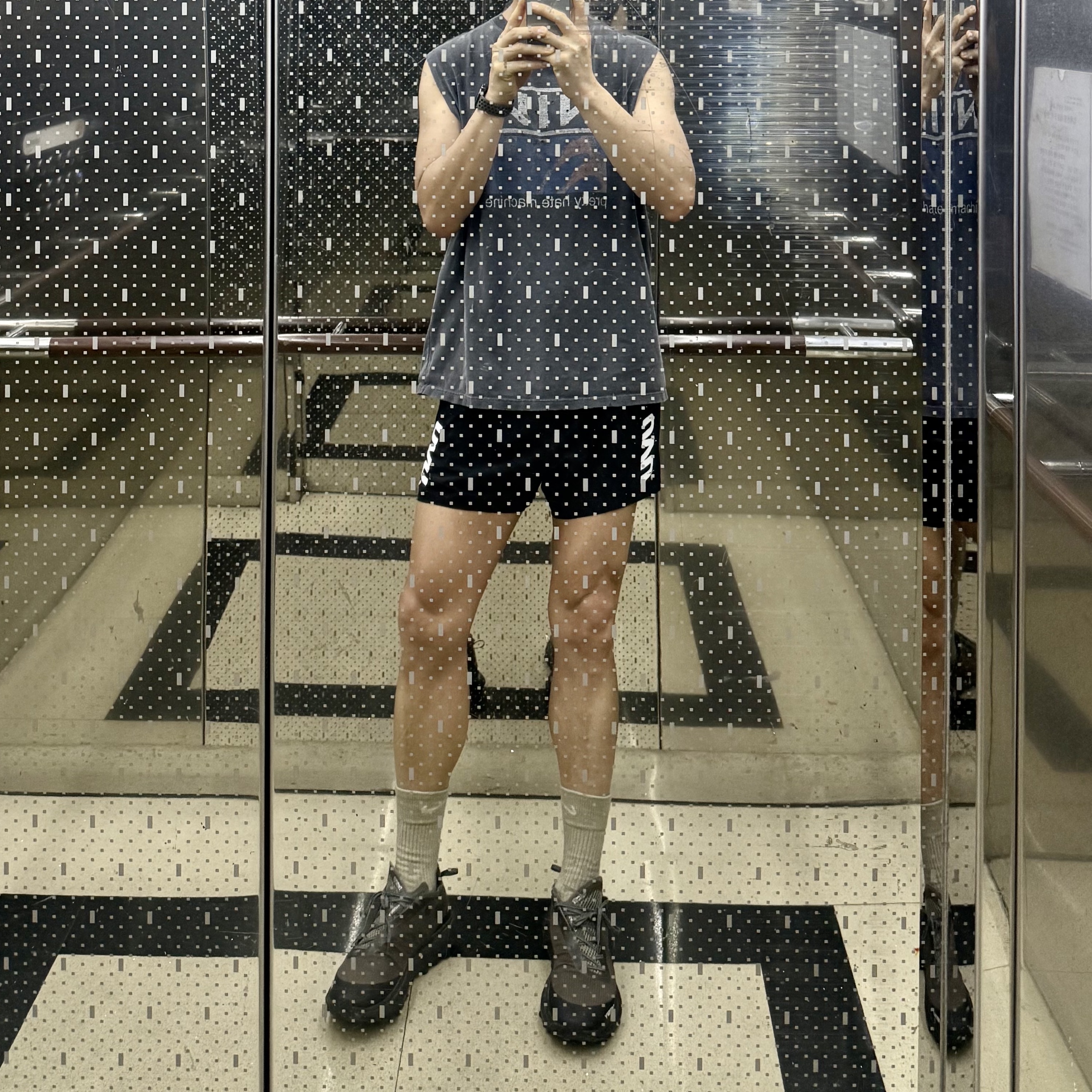 UVU Split Shorts Black 착용 스타일