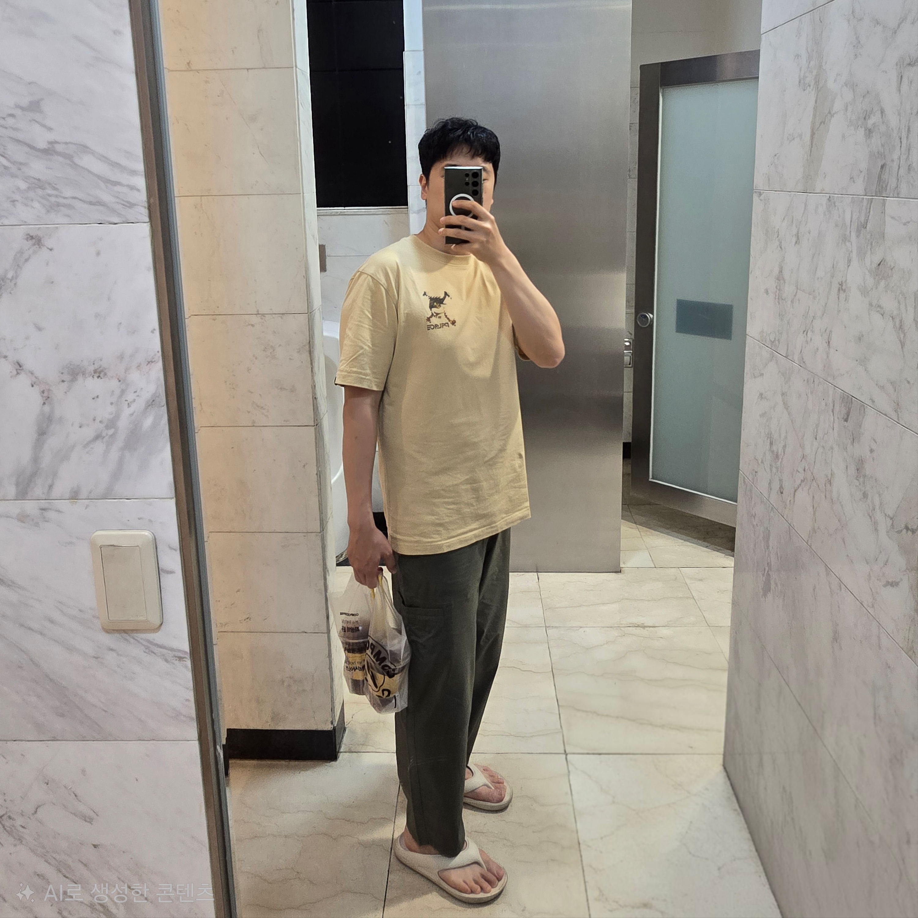Palace x Oakley T-Shirt Sand - 23SS, New Balance Flip Flop Ivory 착용 스타일