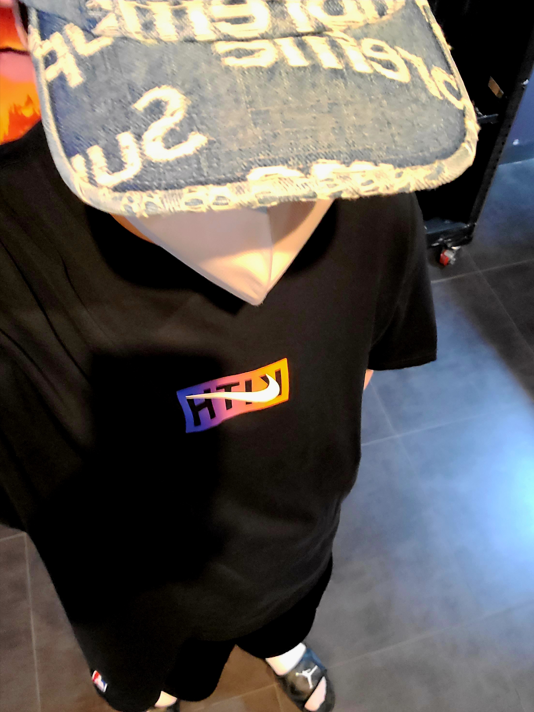 Supreme Frayed Logos Denim Camp Cap Blue - 21SS, Nike x Kith New York Knicks T-Shirt Black 착용 스타일