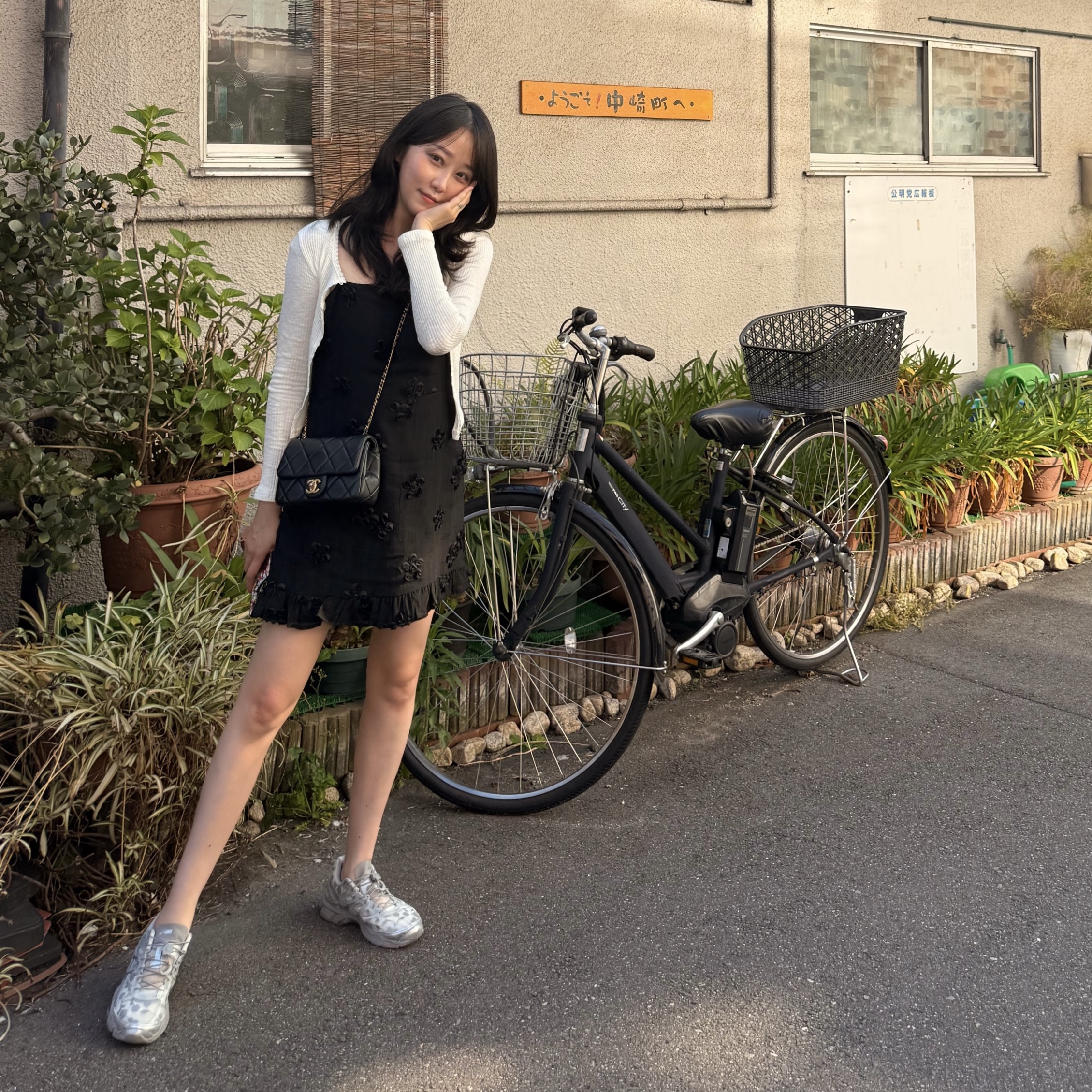 Asics x Cecilie Bahnsen Gel-Cumulus 16 Gray 착용 스타일