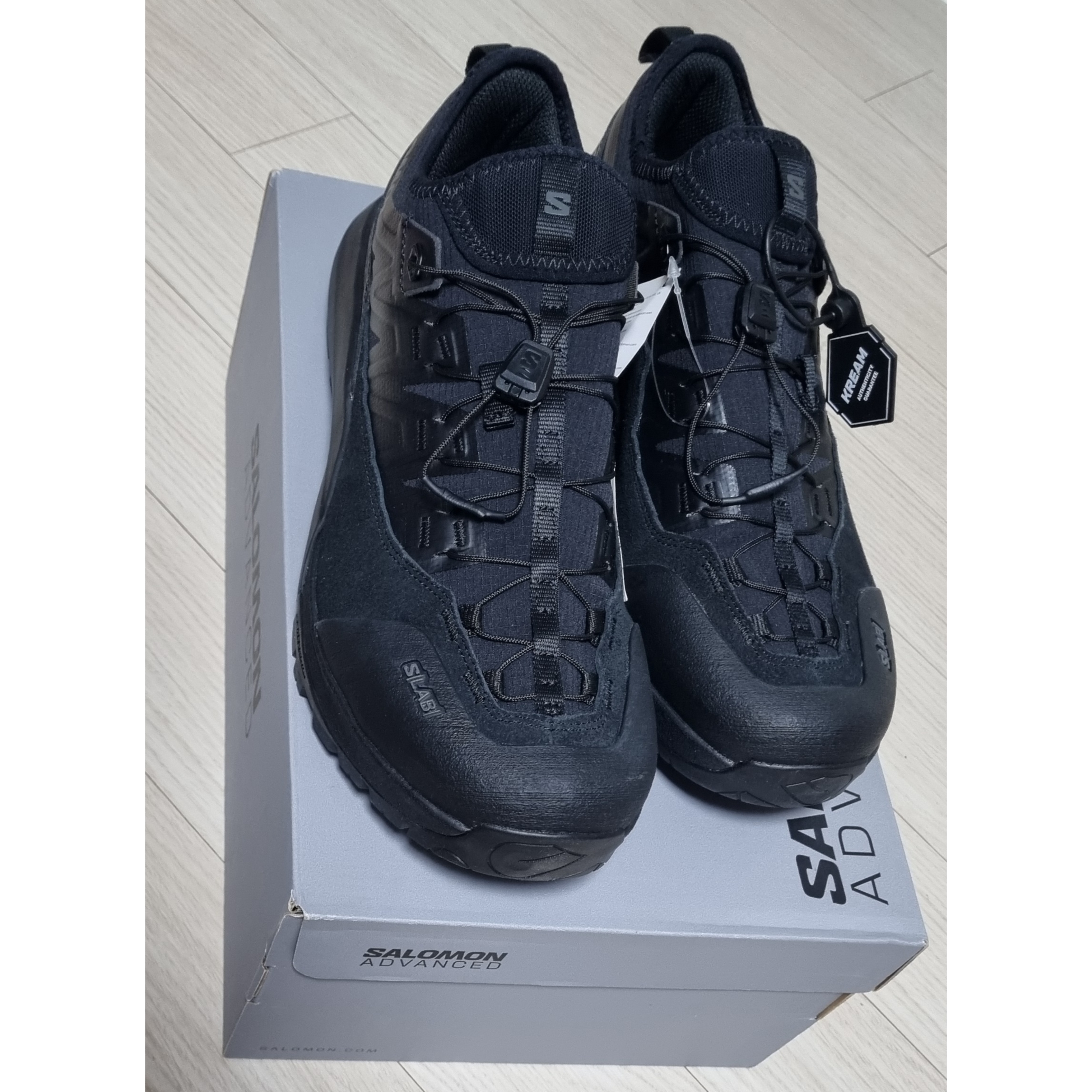Salomon Alpinway Advanced Black Asphalt, Sansan Gear Logo T-Shirt Black - 25SS 착용 스타일 - 5