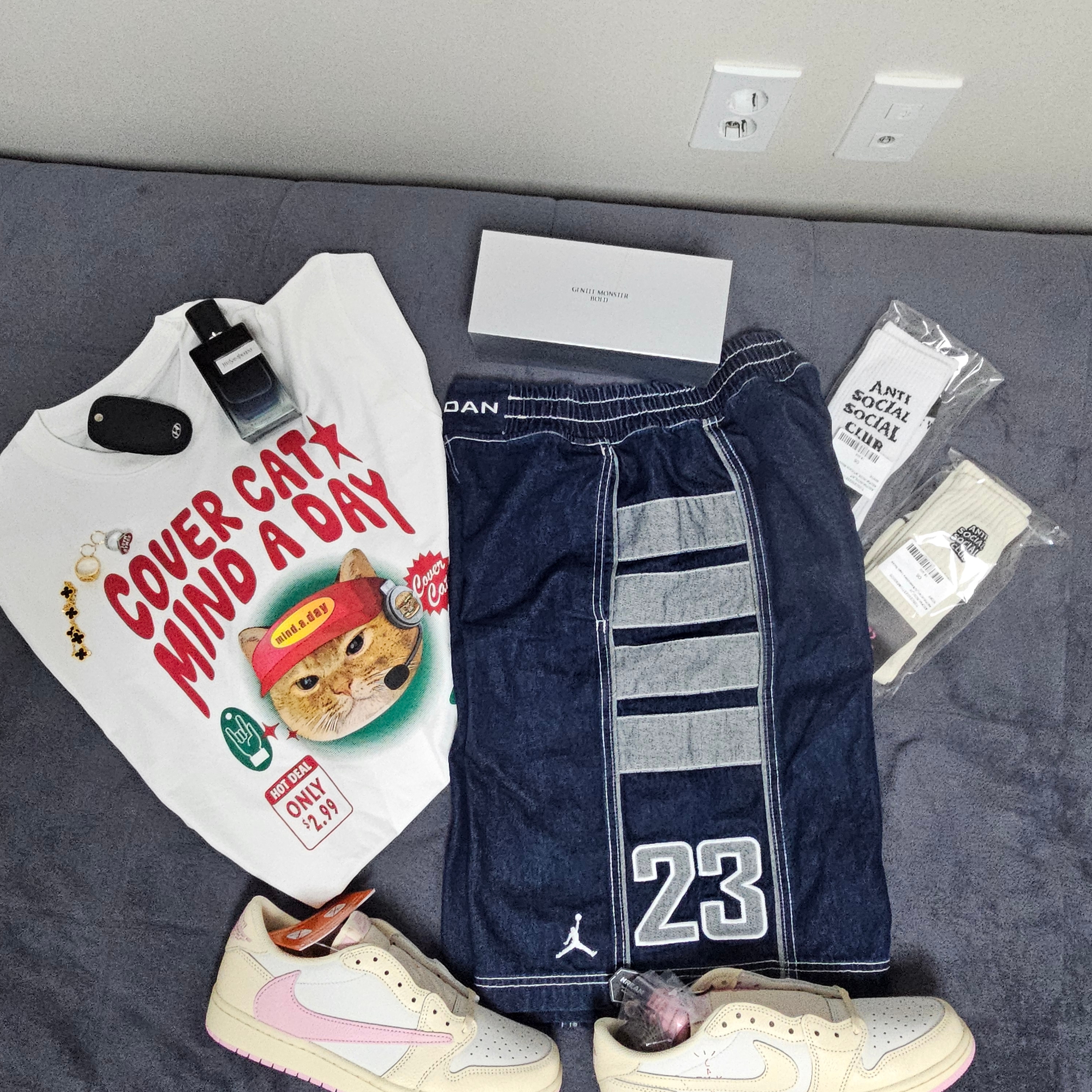Jordan 1 x Travis Scott Retro Low OG SP Muslin Shy Pink 착용 스타일 - 2