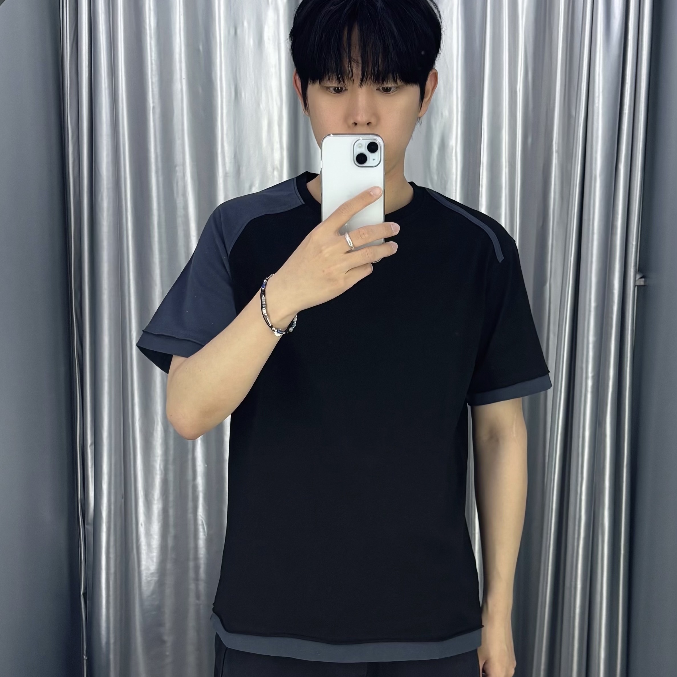 Hatchingroom Archer T-Shirt Black 착용 스타일